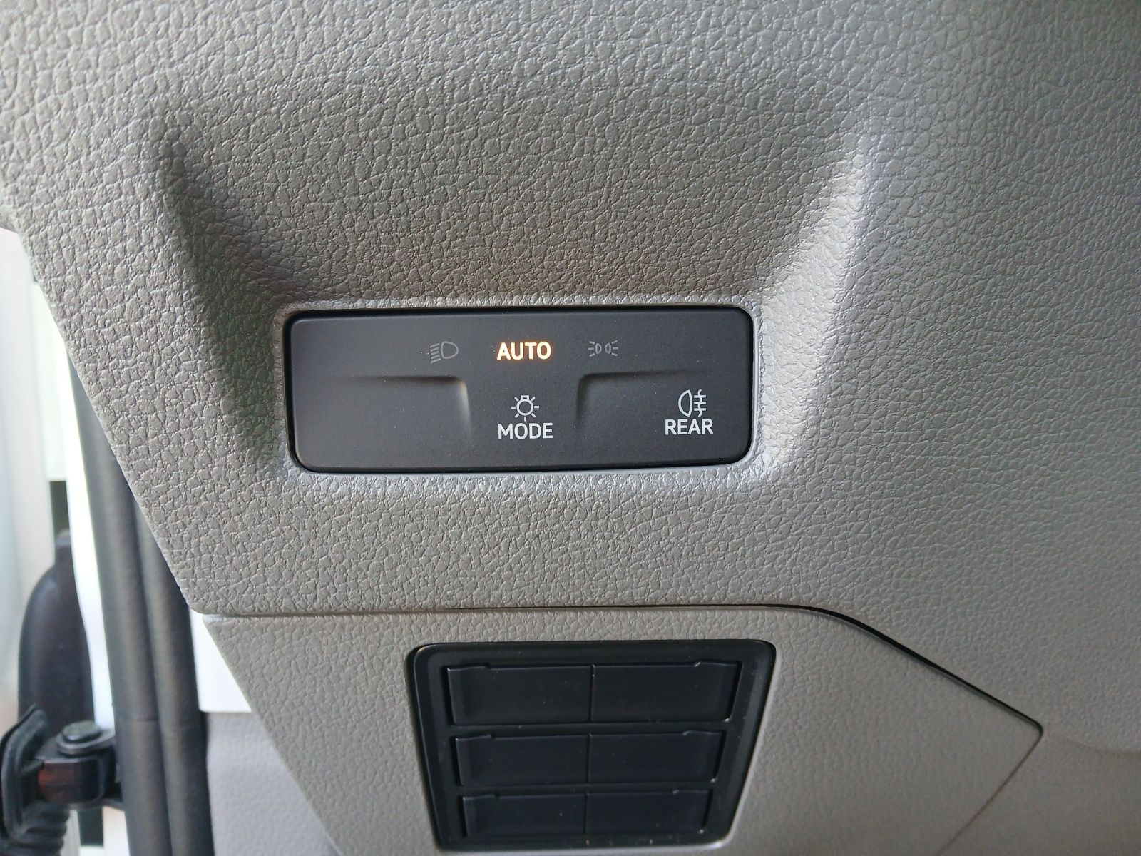 Fahrzeugabbildung Volkswagen Crafter Kasten TDI 130 kW MR 4 MOTION TLED RearV