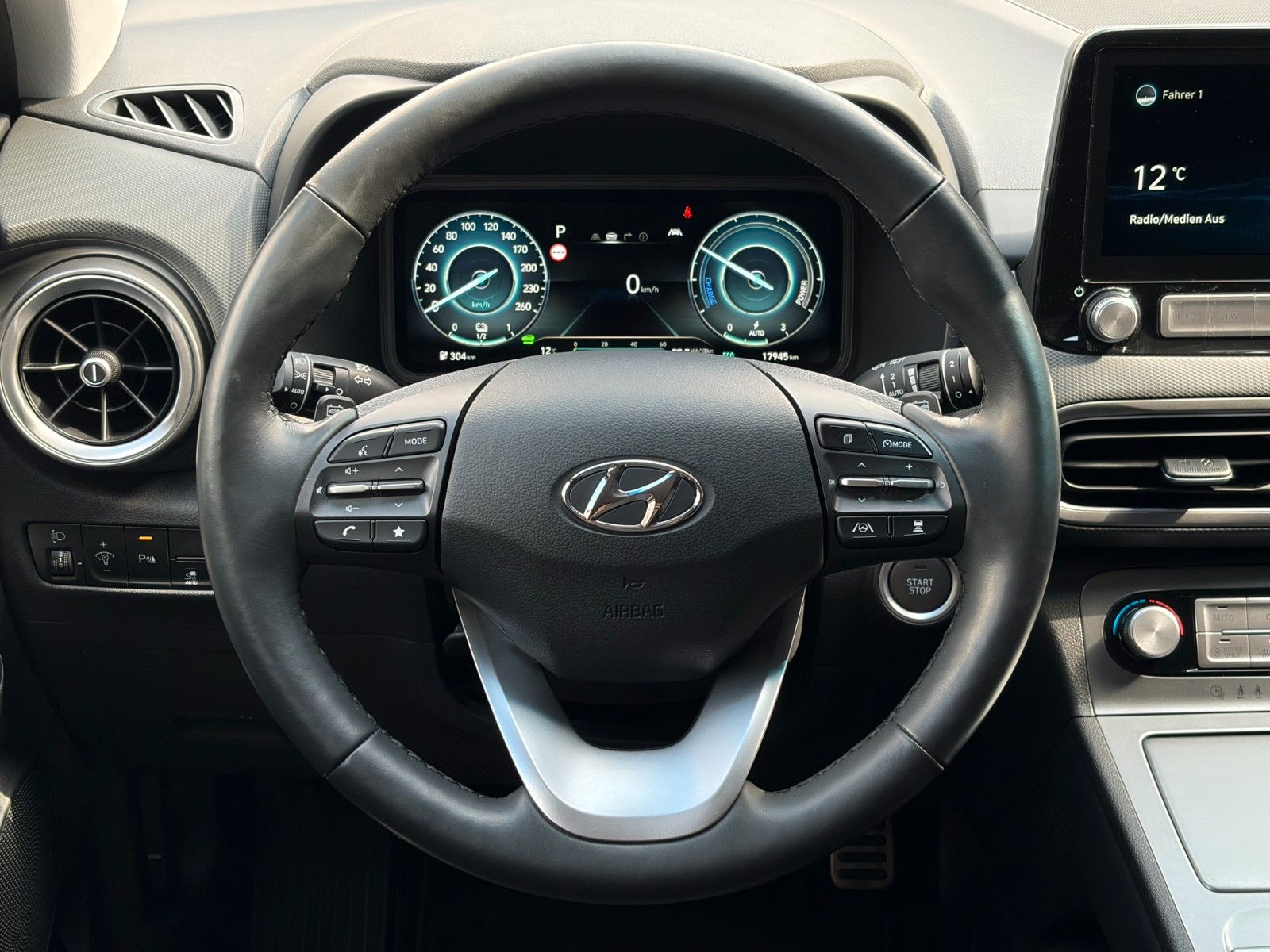 Fahrzeugabbildung Hyundai KONA E Trend NAV LHZ LKA LFA ACC KRELL CarPlay