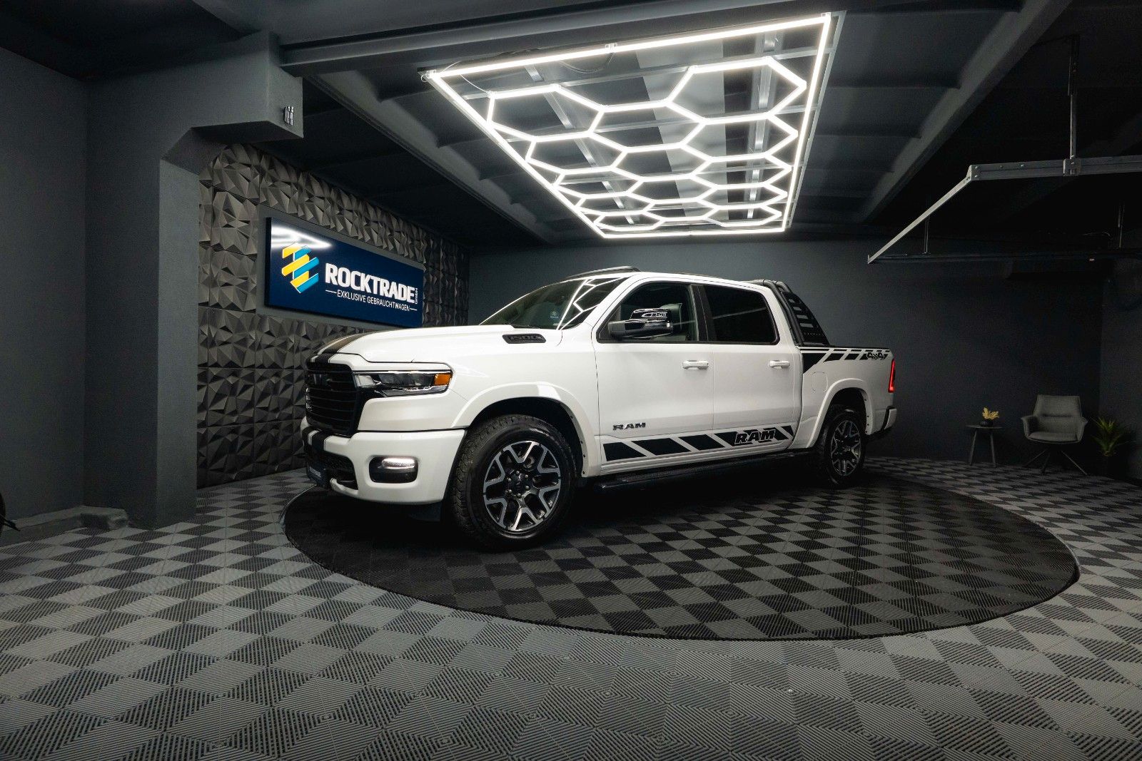 Fahrzeugabbildung Dodge RAM 3.0 MY 25 TWIN TURBO LARAMIE Night Pano ACC