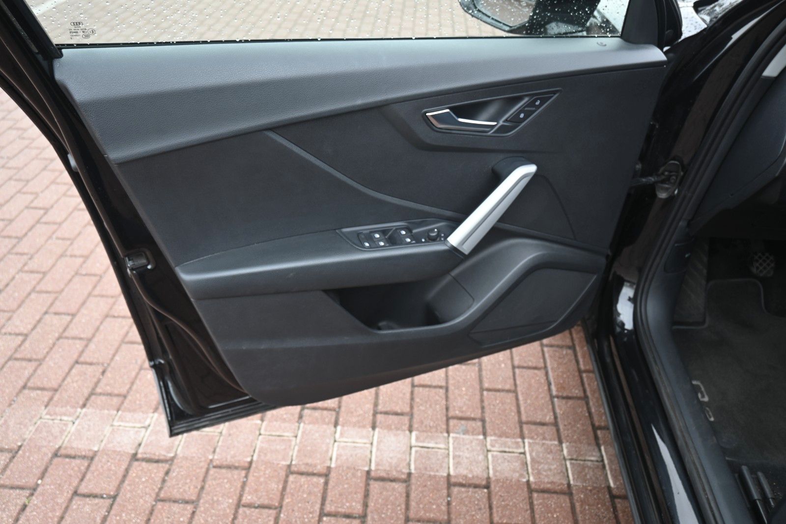 Fahrzeugabbildung Audi Q2 30 1.0 TFSI PDC*RFK*SHZG*LED*Allwetter*