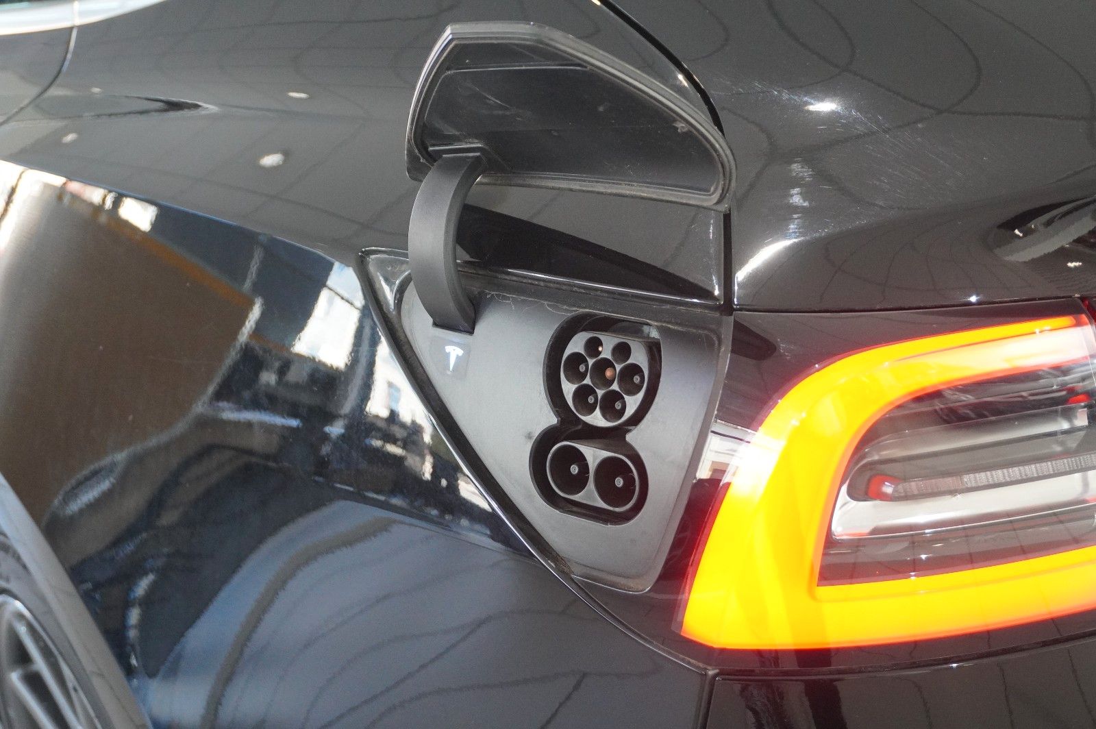 Fahrzeugabbildung Tesla Model 3 LONGRANGE DUAL-MOTOR NAVI/KAMERA/PANO/SH