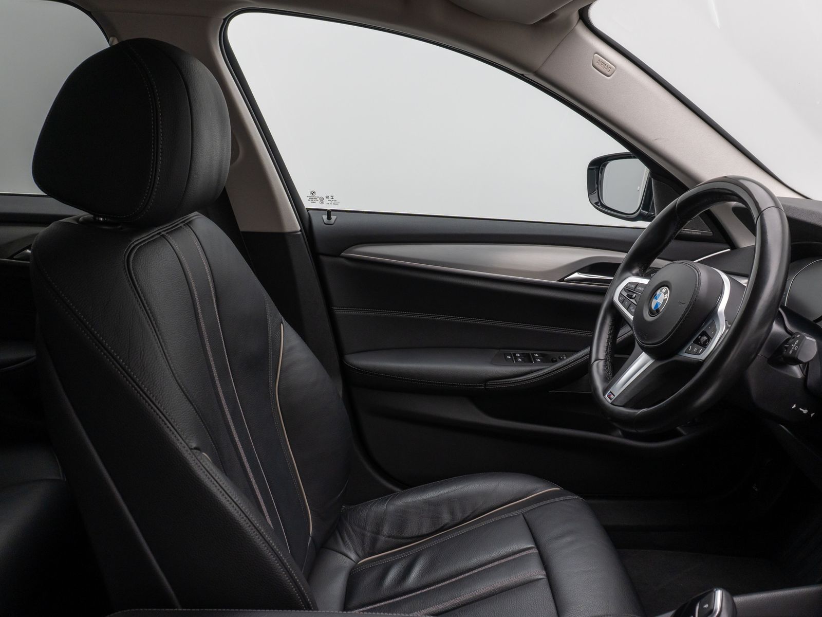 Fahrzeugabbildung BMW 520d xD Kamera HUD DAB H/K Fernlichtassist Alarm
