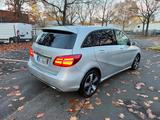 Mercedes-Benz B 220 d DCT Urban+R.kam+Parkpilot+Scheckheft+AHK - silberne Mercedes-Benz B 220