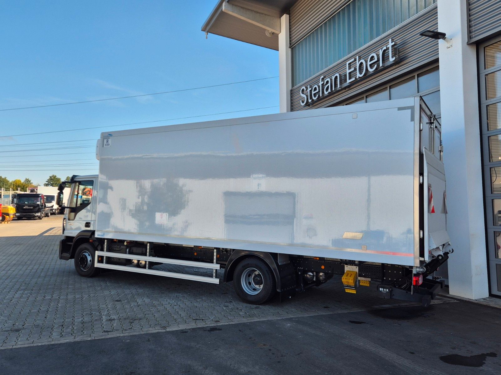 Fahrzeugabbildung Iveco Eurocargo ML160E28/P Carrier Supra 1250 LBW Tür