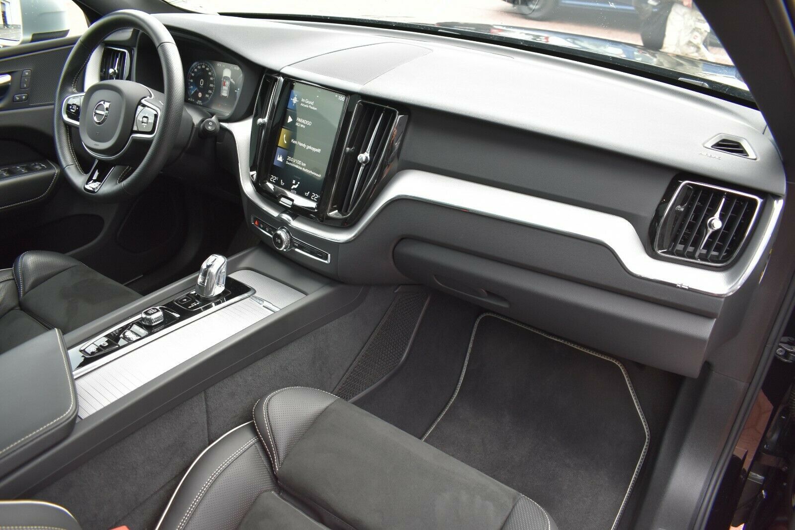 Fahrzeugabbildung Volvo XC60 T8 Twin Engine R-Design*AHK*LUFT*Polestar*