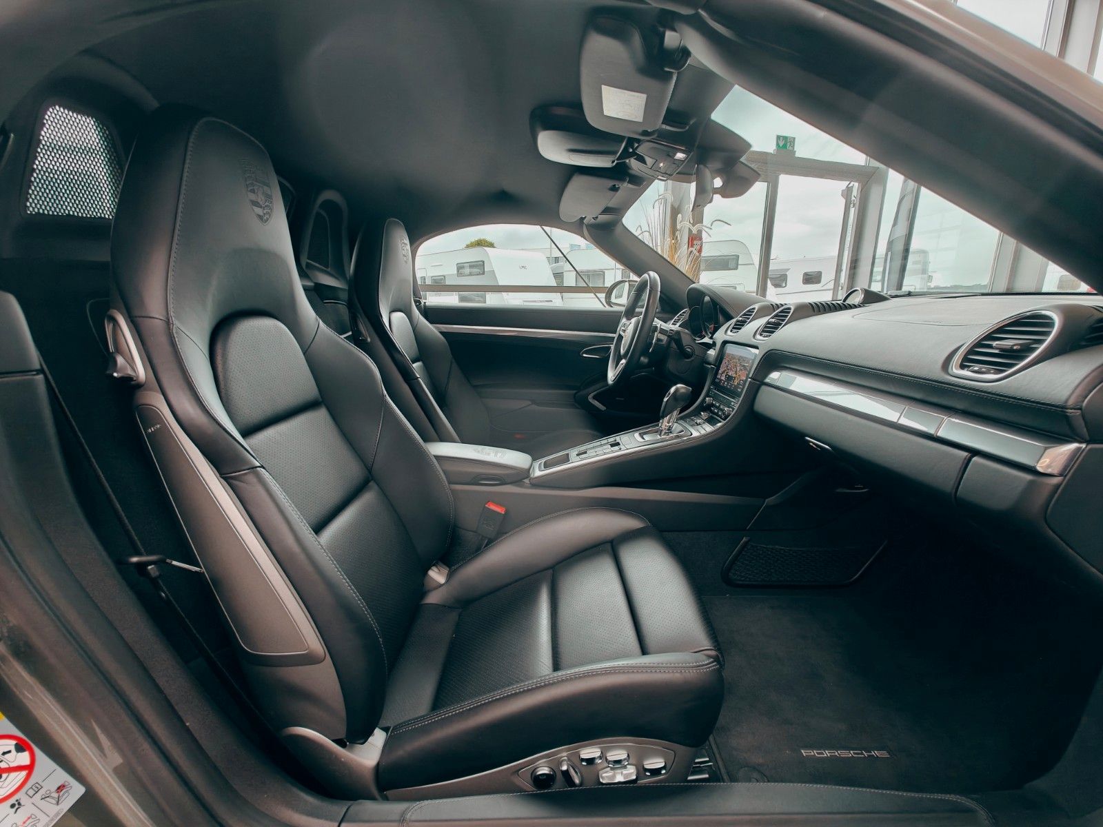 Fahrzeugabbildung Porsche BOXSTER S - 718 AVENTURINGRÜN METALLIC
