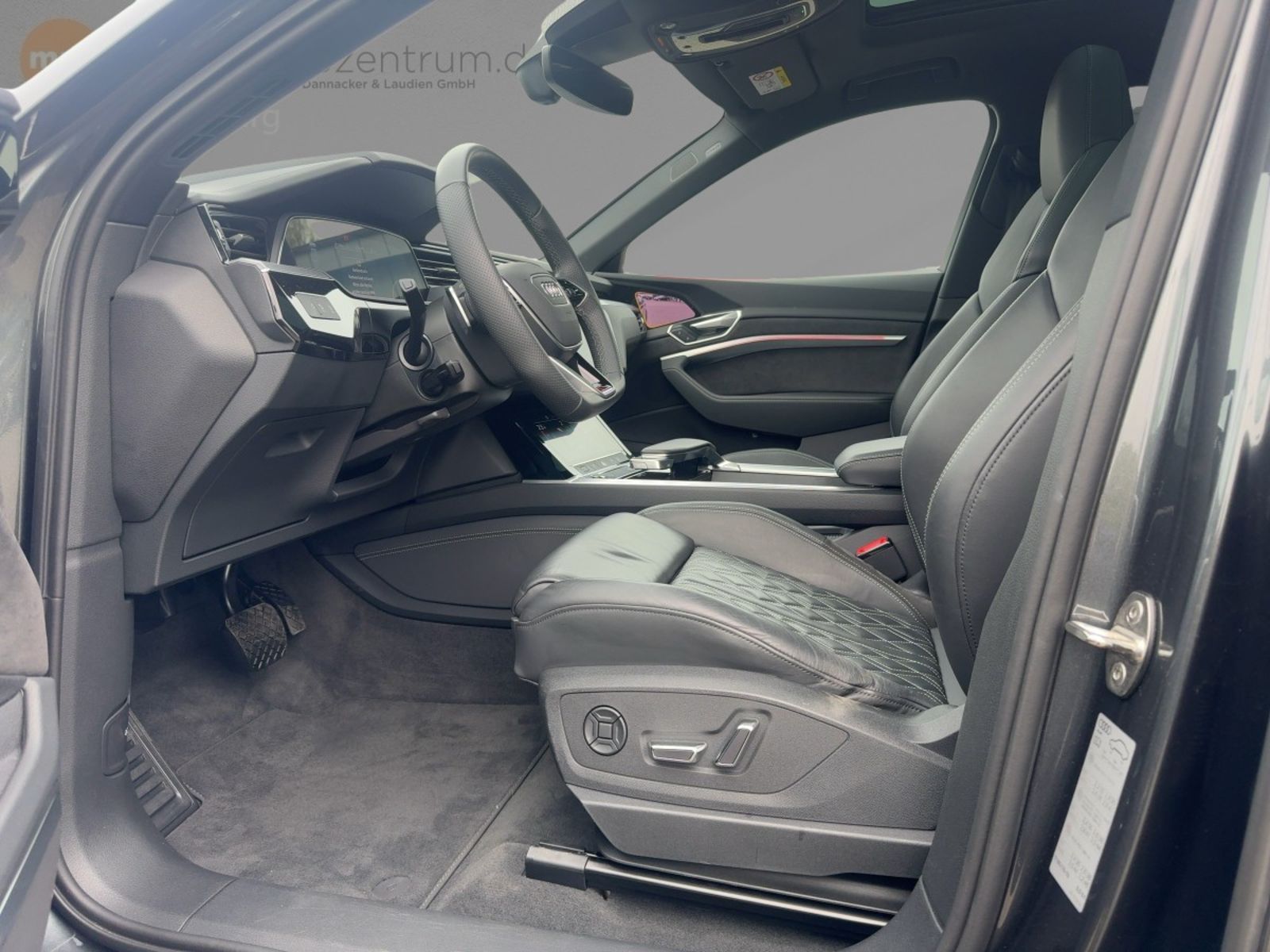 Fahrzeugabbildung Audi e-tron S quattro Alu Matrix-LED AHK Pano. Head-U
