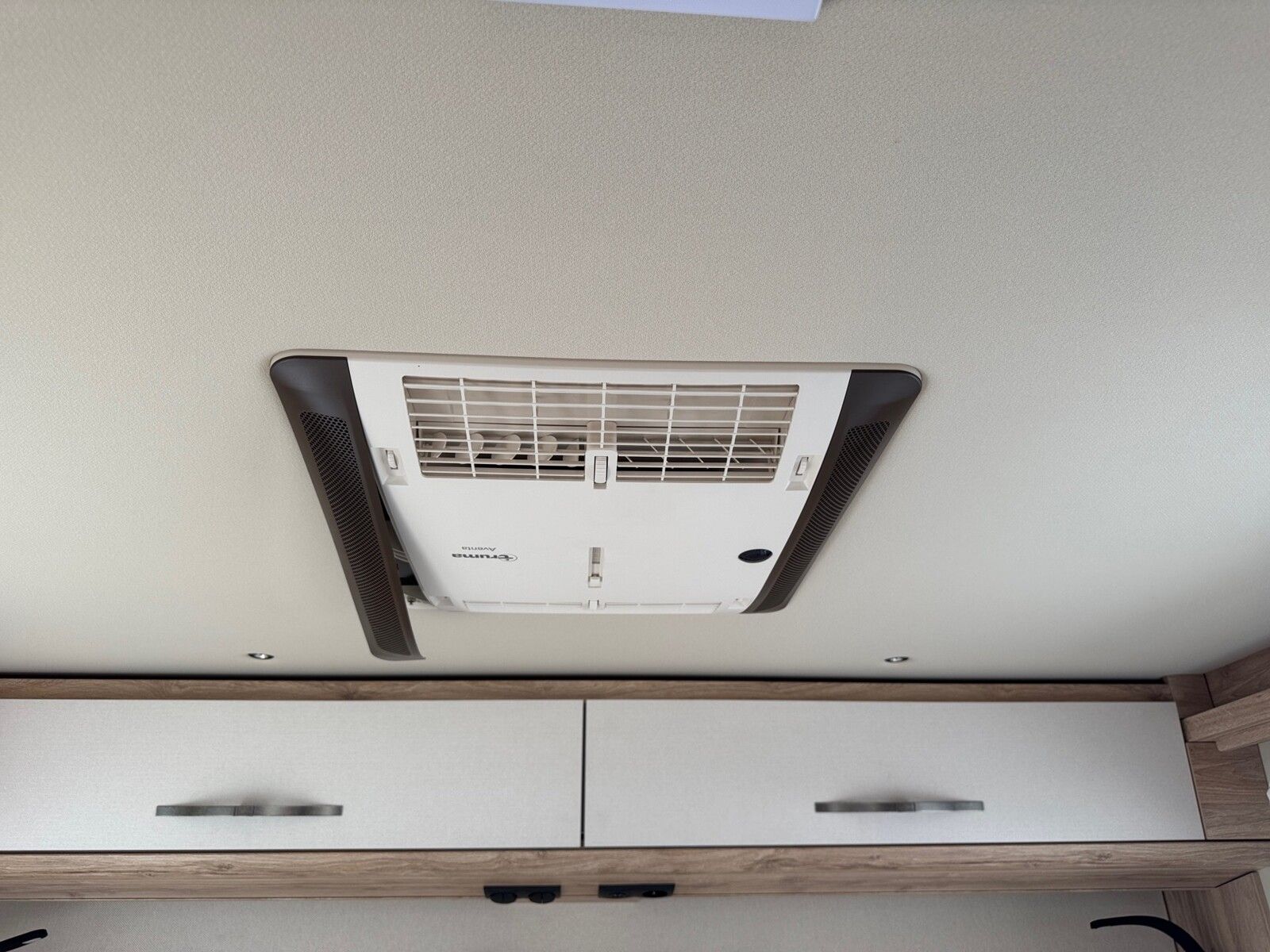 Fahrzeugabbildung Eura Mobil Profila T PT 660 EB Mondial Plus 180PS Dachklima