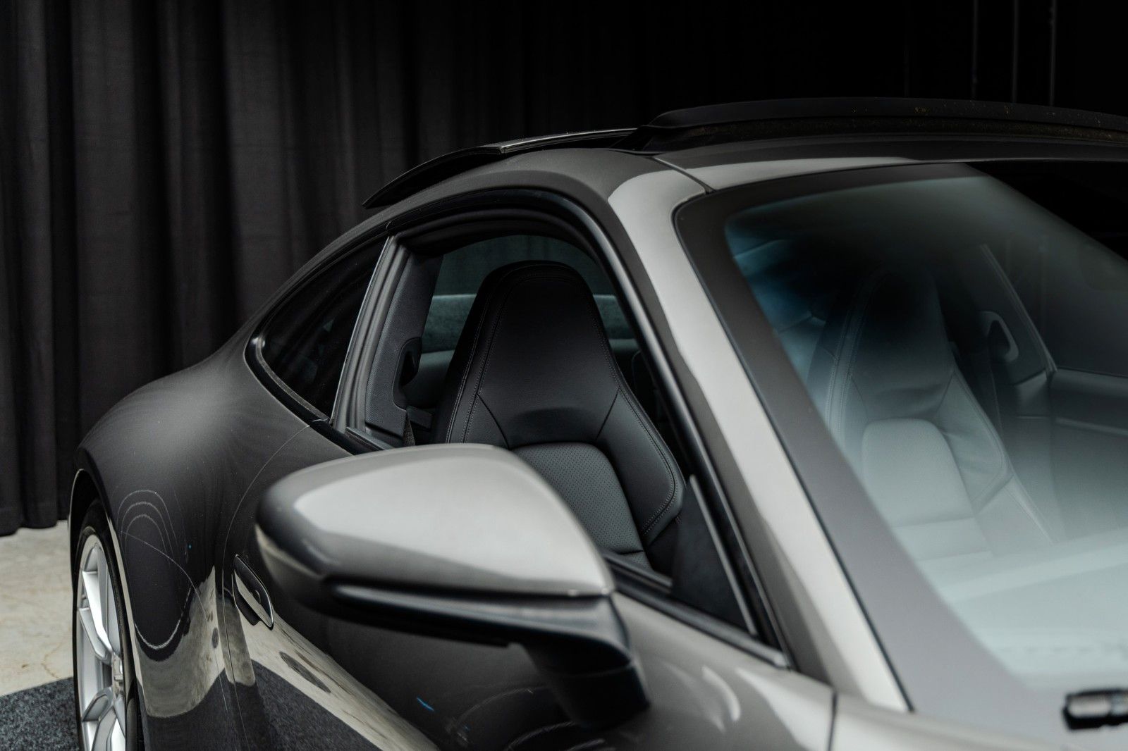 Fahrzeugabbildung Porsche 992 + 1. Hand + 16.050 km + Schiebedach + PDK