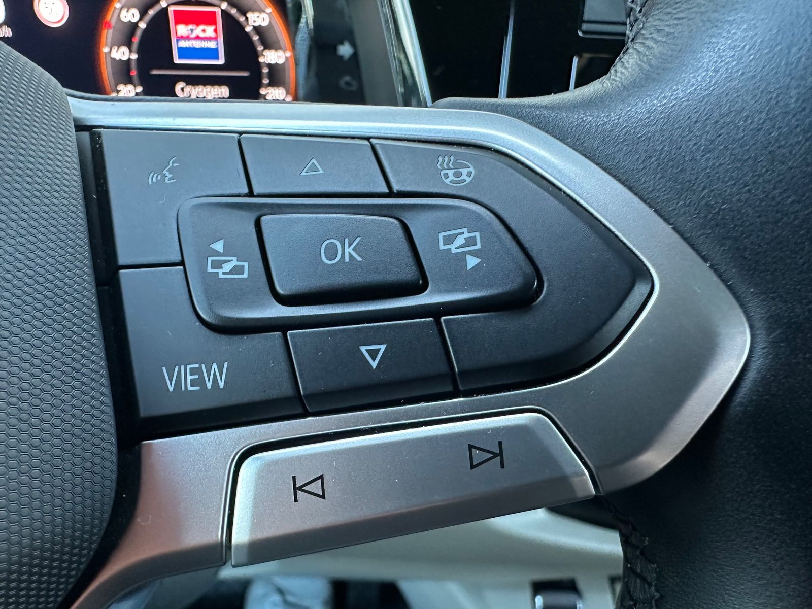 Fahrzeugabbildung Volkswagen T7 Multivan NAV+IQ-LIGHT+AHK+STHZG+ACC+HUD+KAM