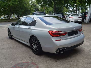 BMW 750 - 7