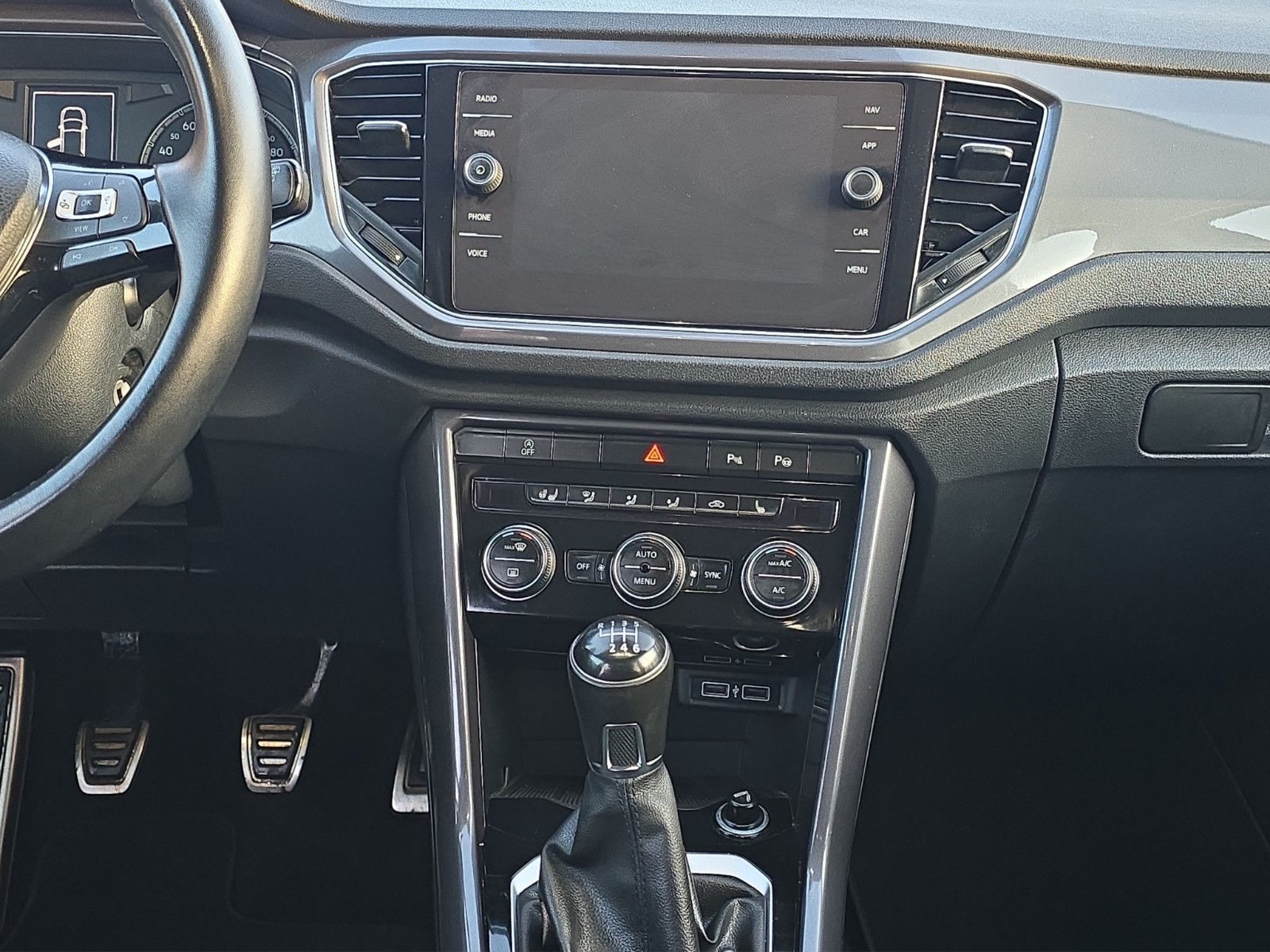 Fahrzeugabbildung Volkswagen T-Roc IQ.DRIVE AUS 1.HAND TOP ZUSTAND