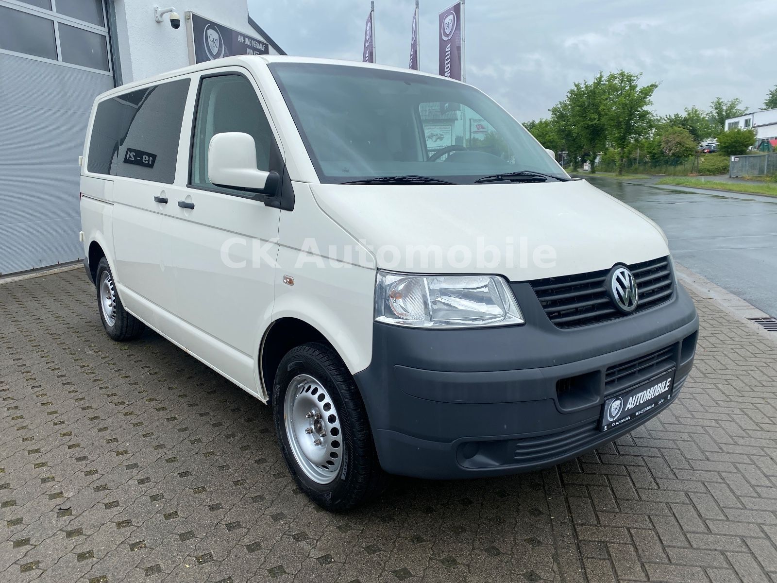 Fahrzeugabbildung Volkswagen T5 Transporter Kombi 1.9 TDI/9 Sitze/Klima/AHK