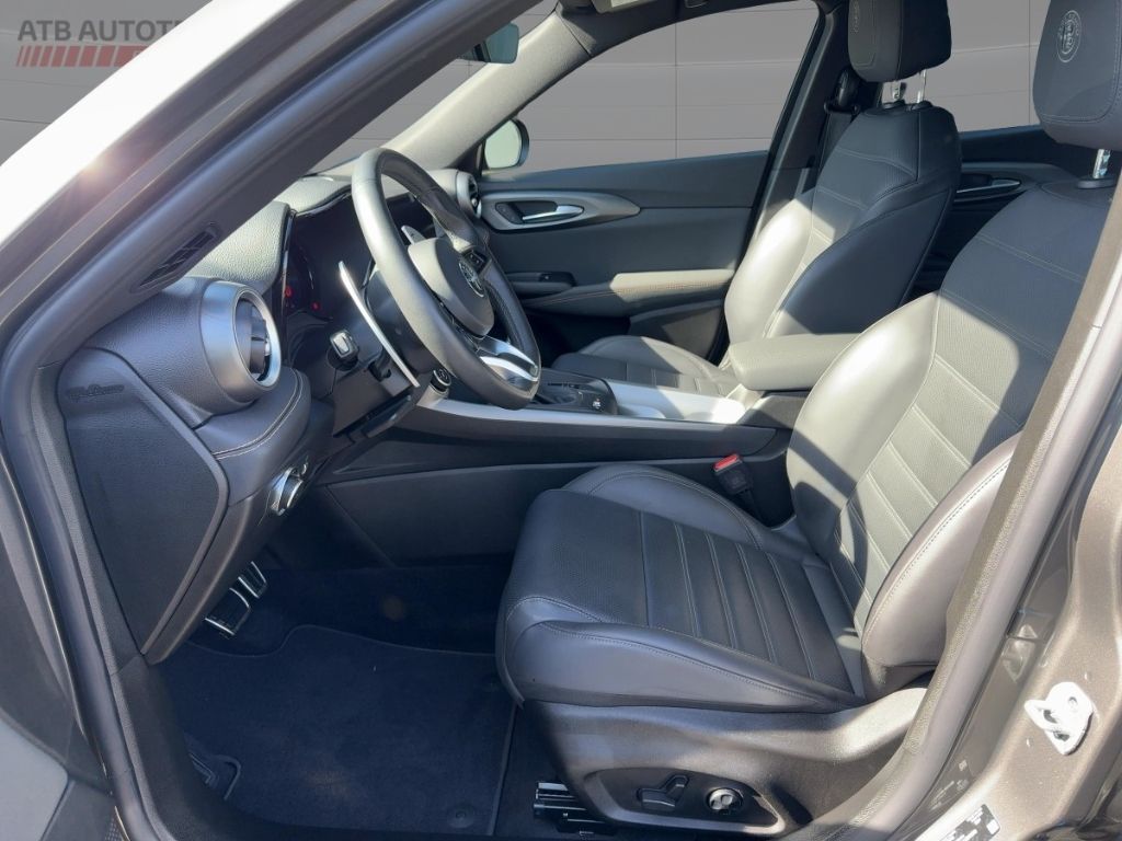 Fahrzeugabbildung Alfa Romeo Tonale Veloce, NAVI,  Leder,  Rückfahrkamera