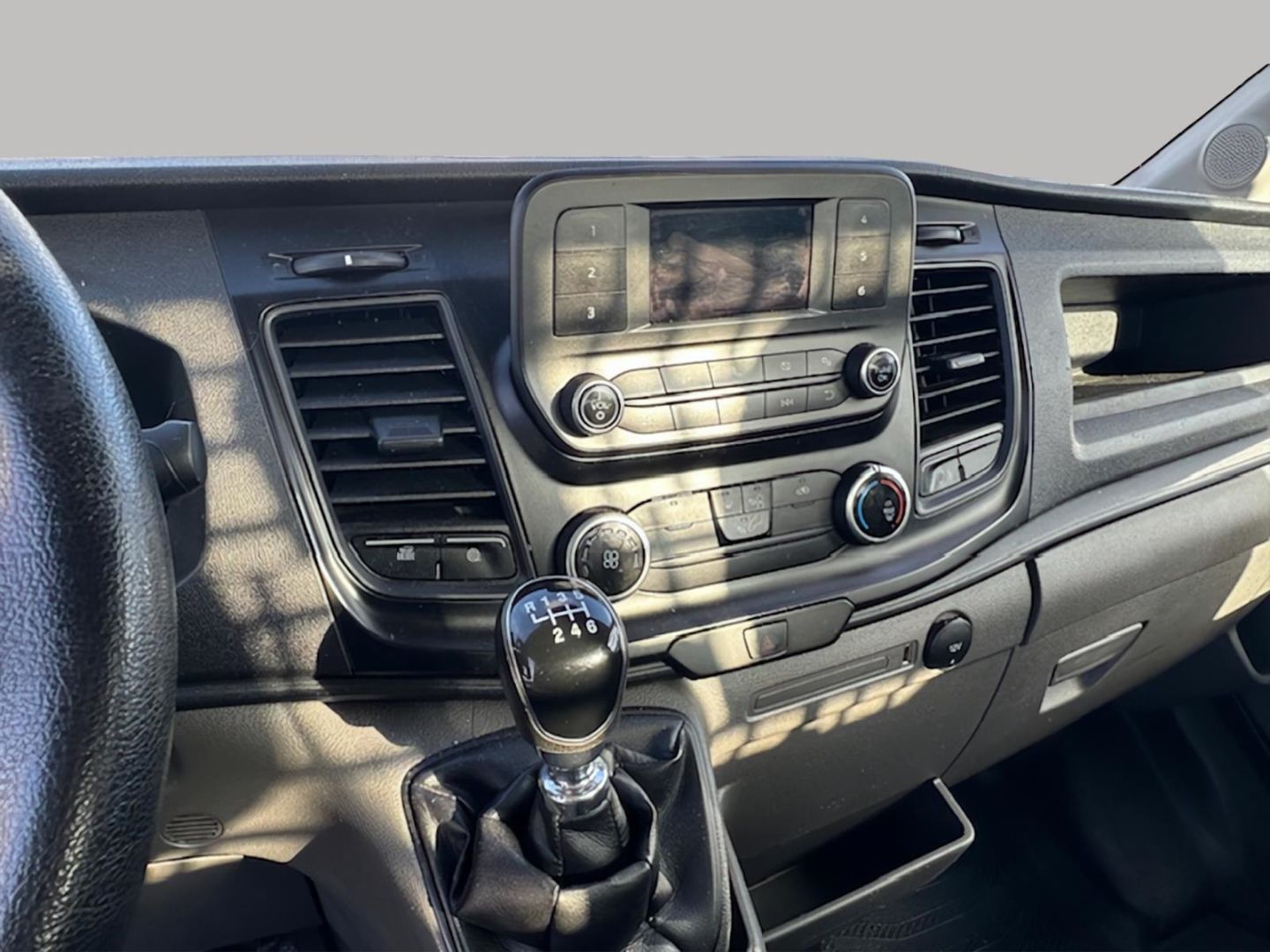 Fahrzeugabbildung Ford Transit Pritsche 350 L2 Einzelkabine Basis AHK A