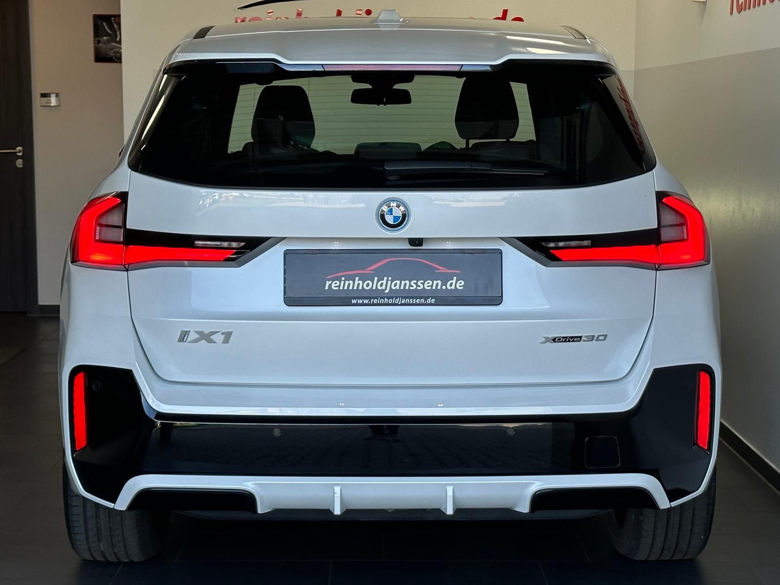 BMW iX1 30 xDrive M Sport Shadow AHK Ad.LED SOH_97% foto 4
