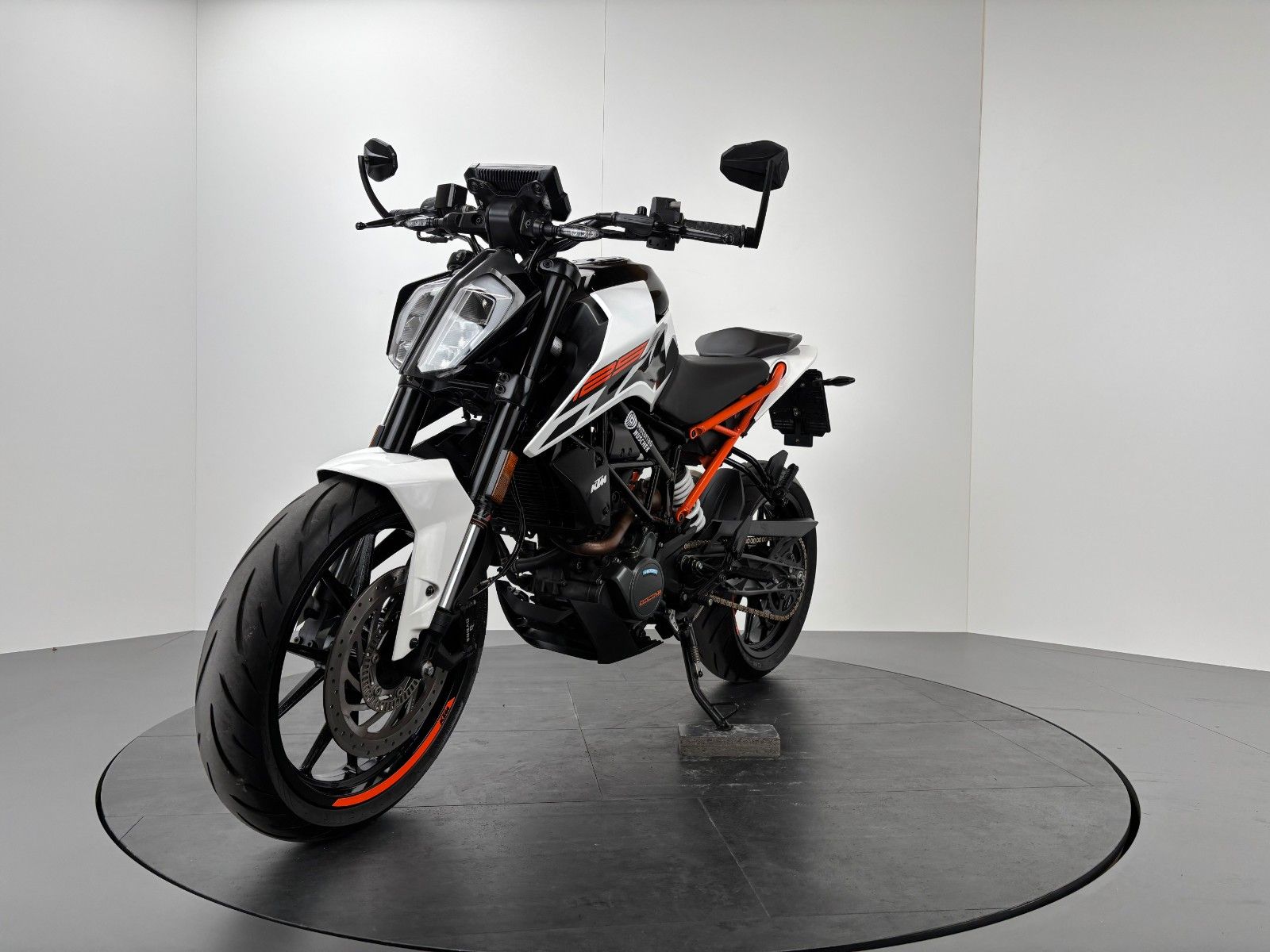 Fahrzeugabbildung KTM DUKE 125 *SERVICE NEU *KURZES HECK
