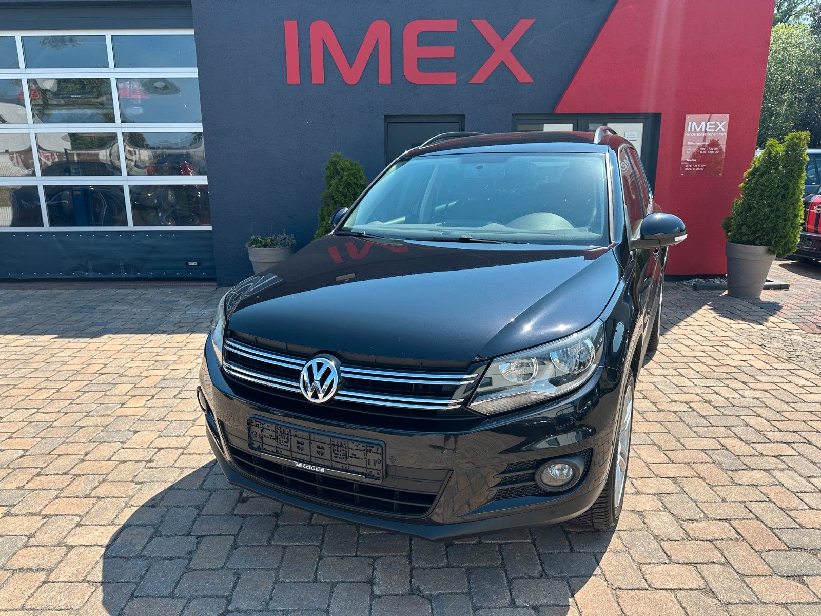 Volkswagen Tiguan - 1