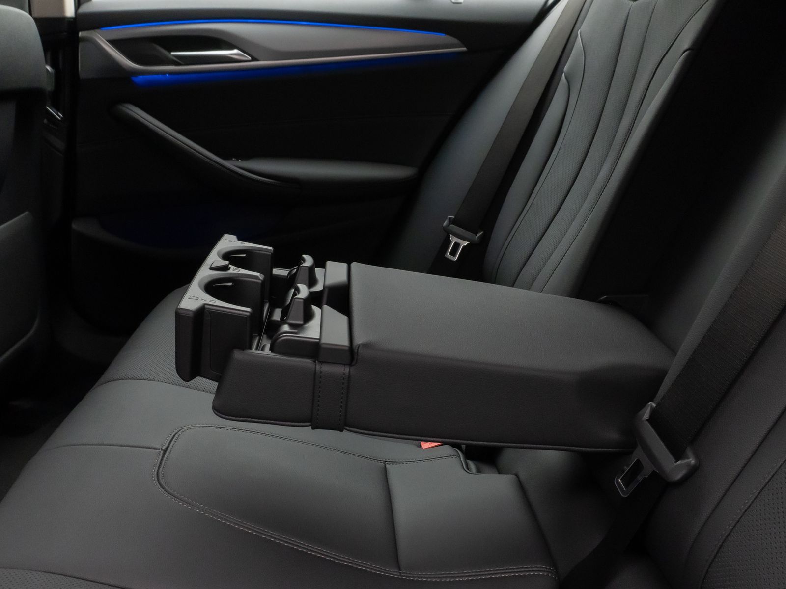 Fahrzeugabbildung BMW 520d xD Kamera HUD DAB 4xKlima Sport Leder Alarm