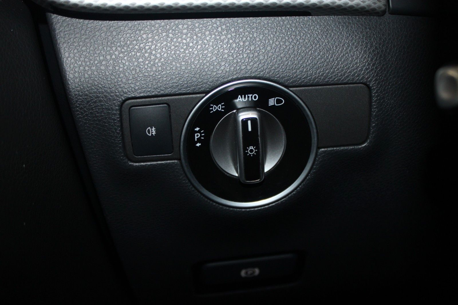 Fahrzeugabbildung Mercedes-Benz B 180 CDI Urban NAVI + PANORAMADACH + AHK