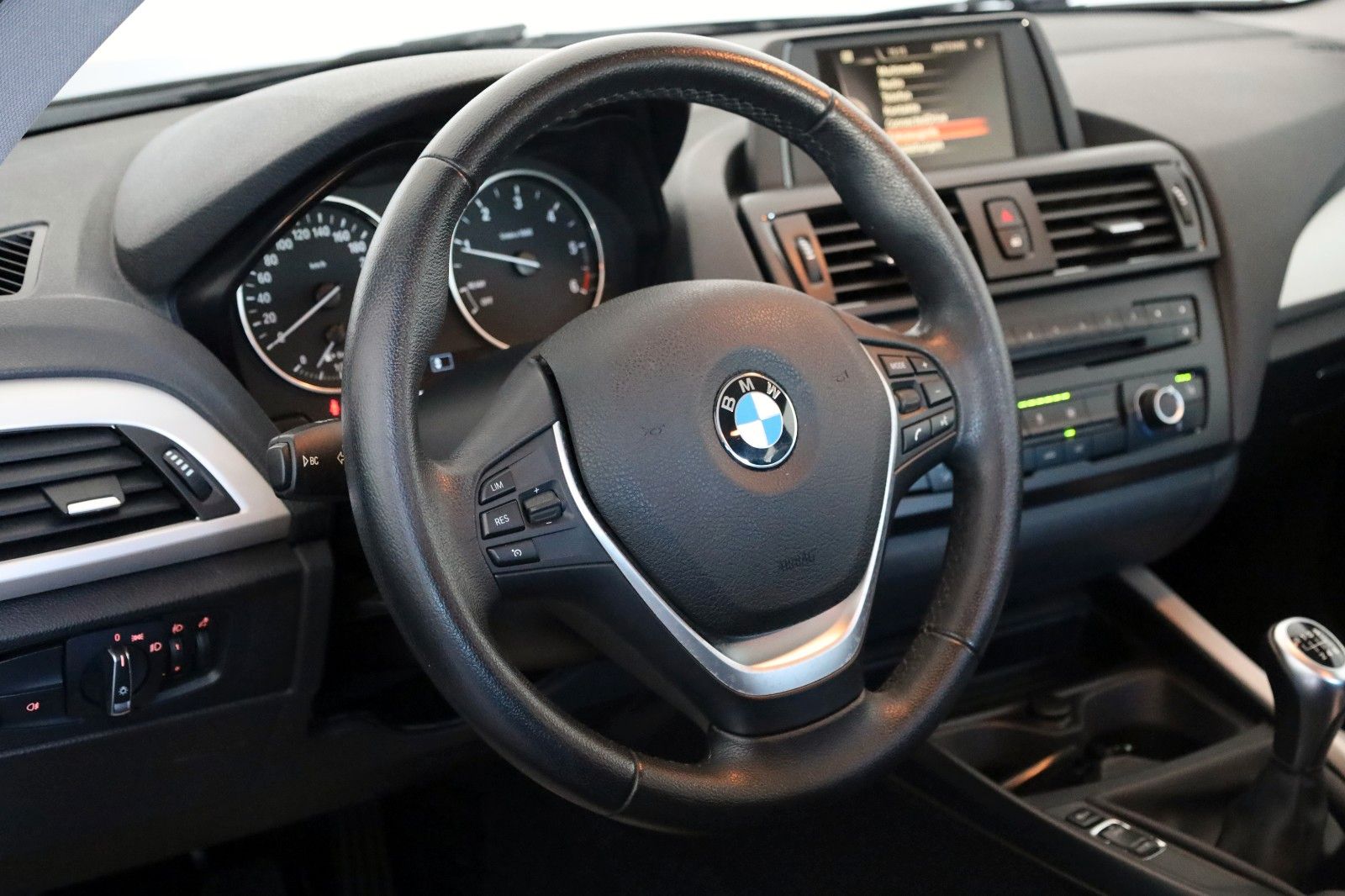 Fahrzeugabbildung BMW 116d SH,PDC,8-fach bereift