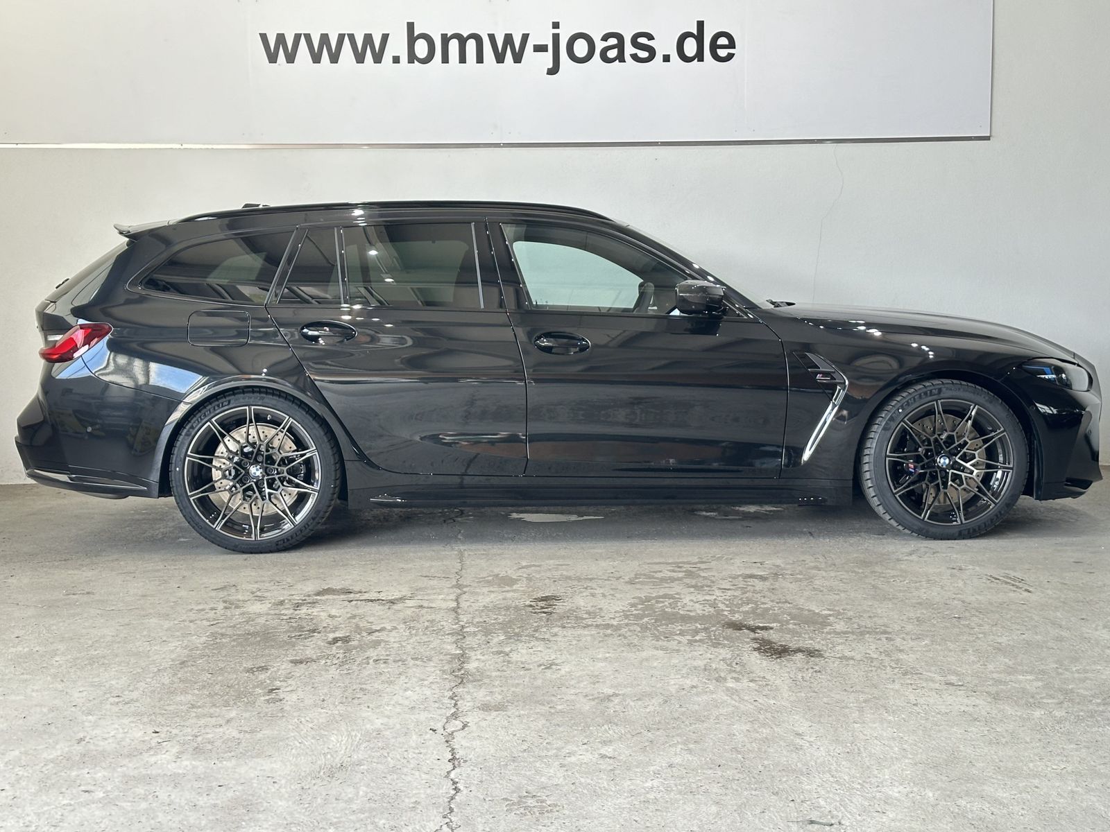 Fahrzeugabbildung BMW M3 Competition Touring, Ultimate Package, aktive