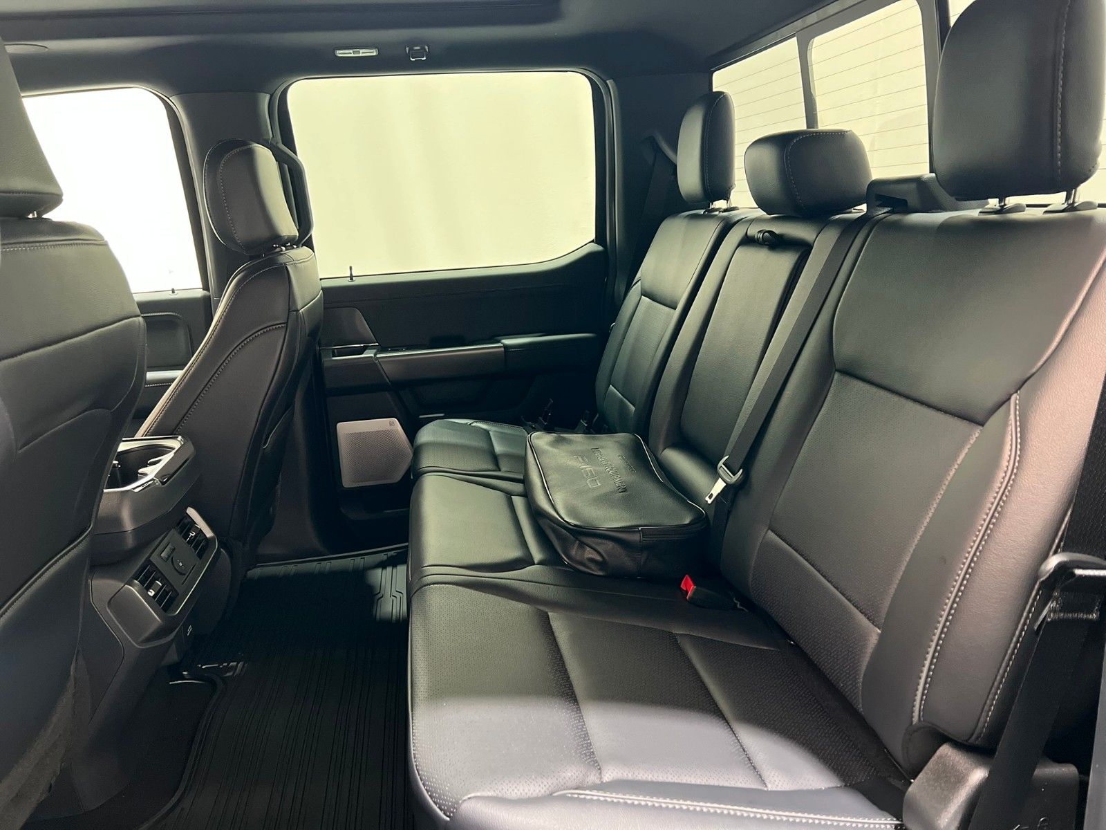 Fahrzeugabbildung Ford F-150 Lariat 5.0L V8  5,5" Black Ed. MY25