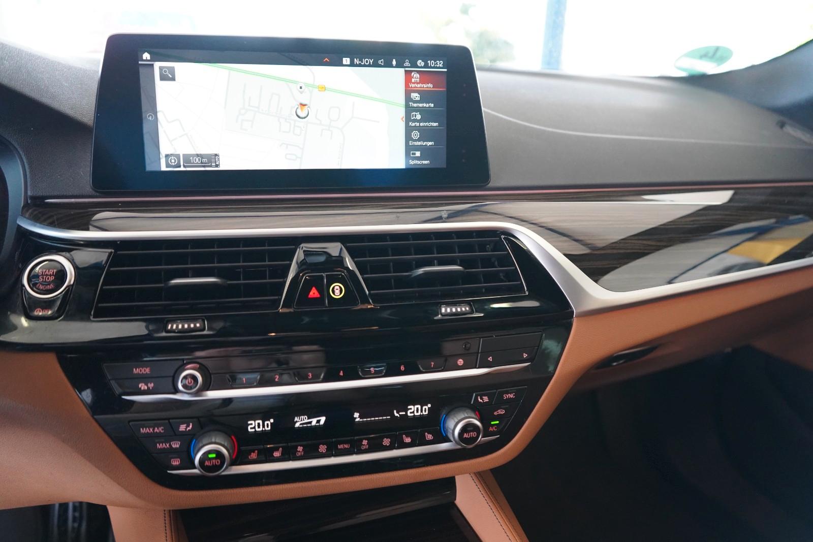 BMW 530 d Touring M Sport XENON / NAVI / LEDER / HUD