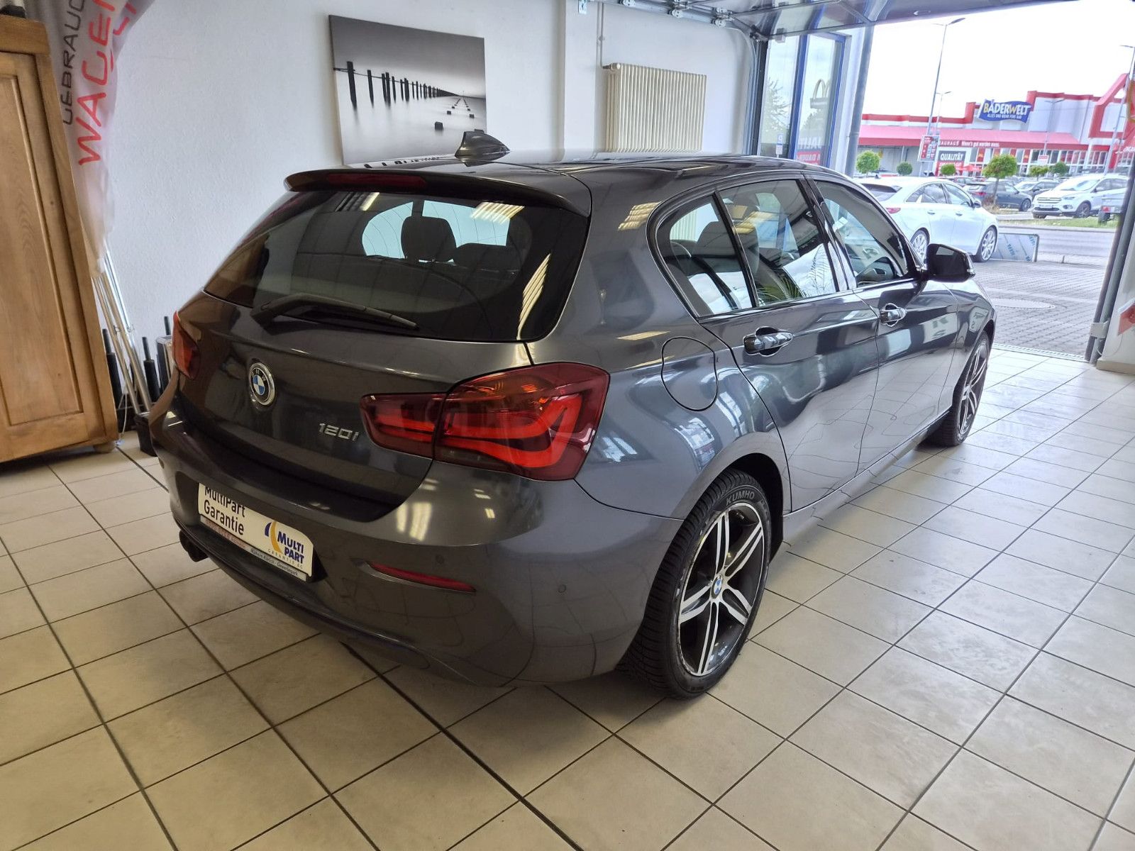 Fahrzeugabbildung BMW 120i Edition Sport Line Shadow/NAVI / AUTOMATIK