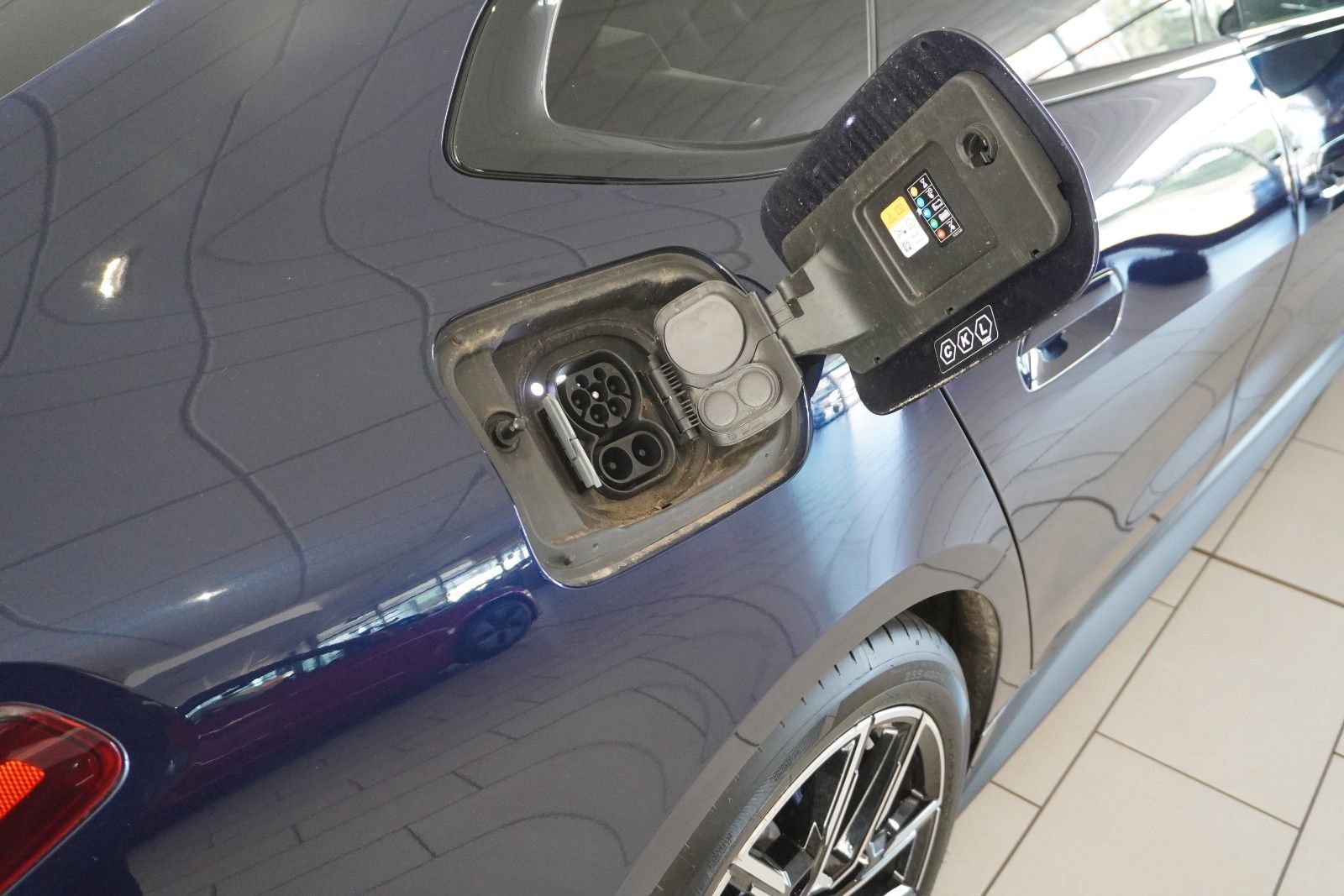 Fahrzeugabbildung BMW i4 Gran Coupe 40 eDrive M-SPORT NAVI/LED/360°/SH