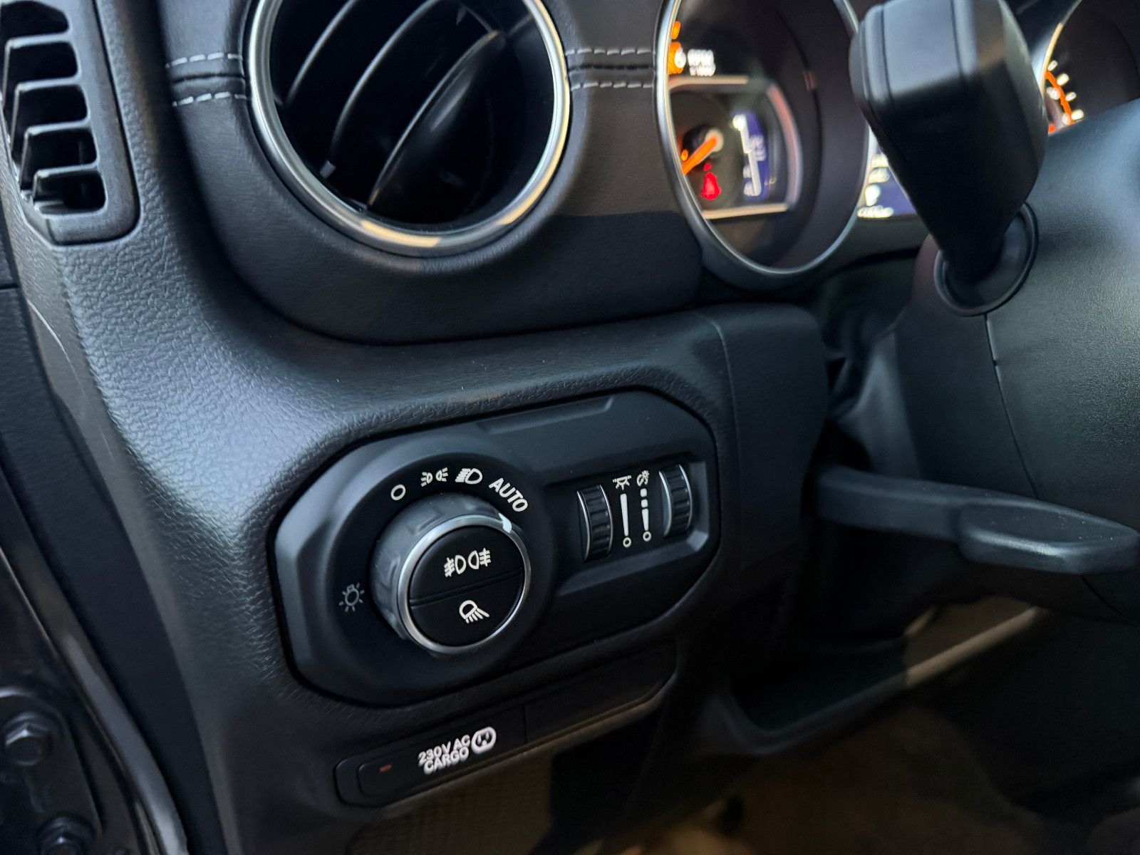 Fahrzeugabbildung Jeep Gladiator Overland 4WD/VOLL/NEUWAGENZUSTAND/