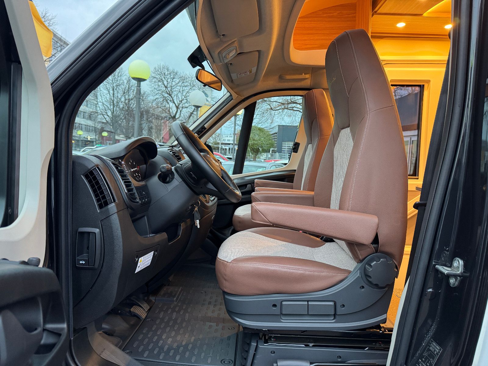 Fahrzeugabbildung Bürstner LIMITED T 690 G FIAT 9G-AUTOMATK HUBBETT SAT TV