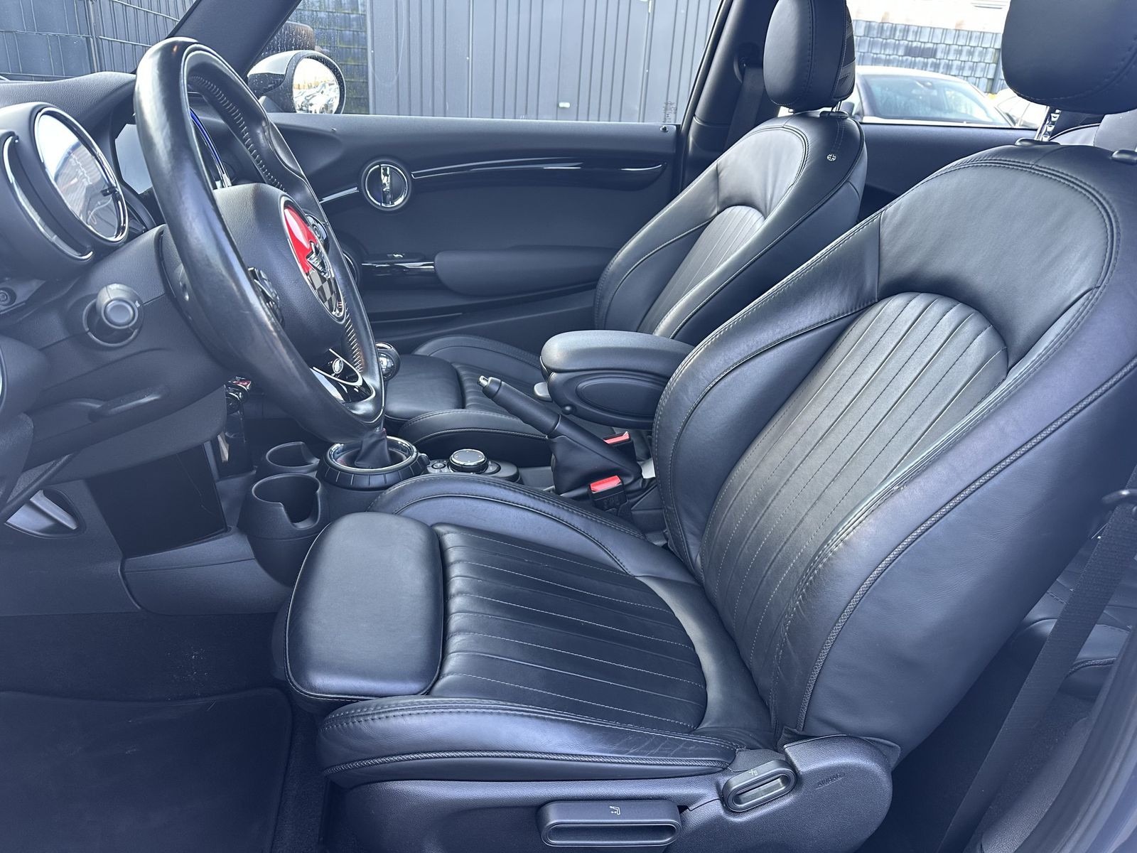 Fahrzeugabbildung MINI John Cooper Works NAV+LED+SHZ+H&K+PANO+PDC+18Zo