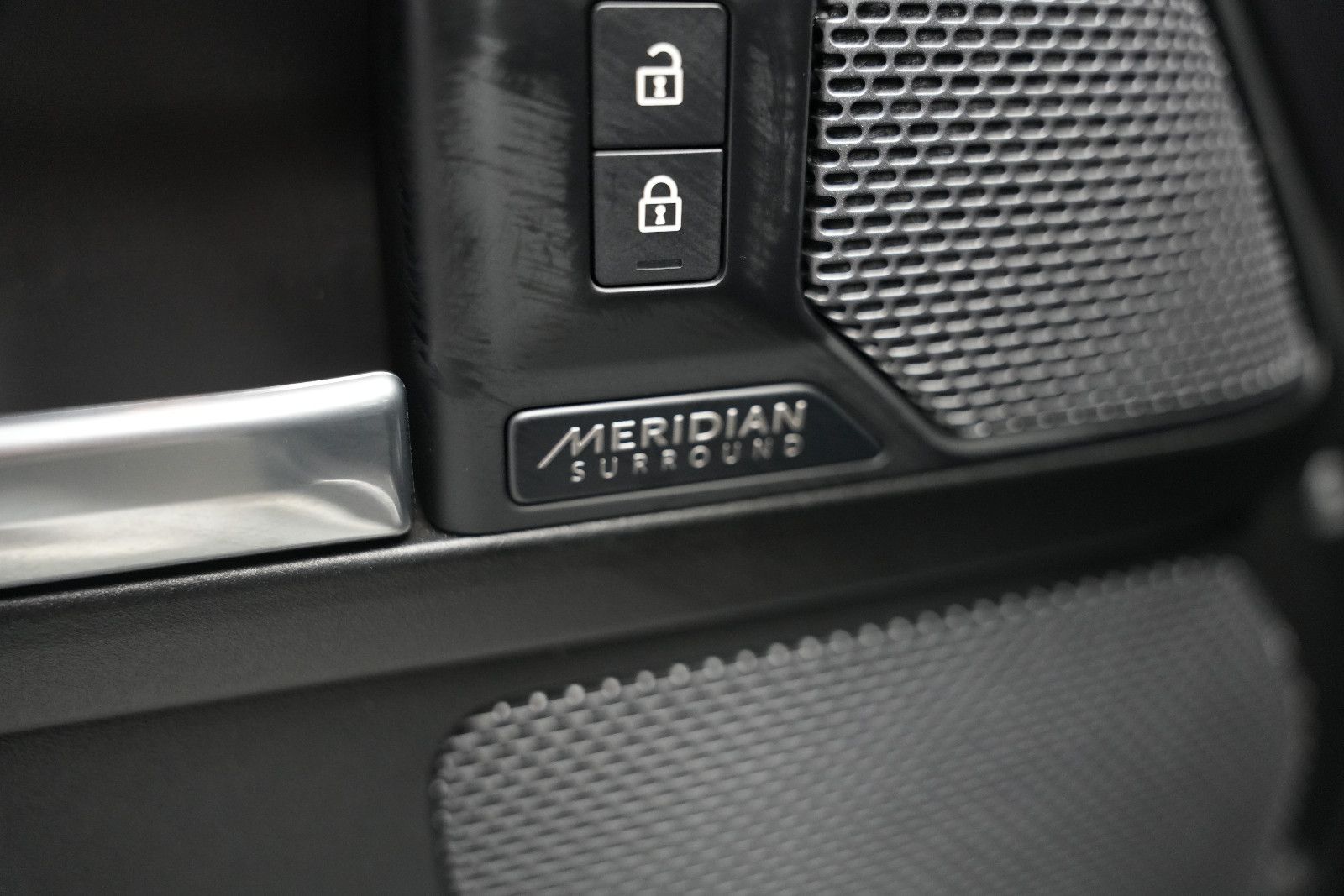 Fahrzeugabbildung Land Rover Defender 110 V8 *Panorama*HUD*Meridian*360°KAM*