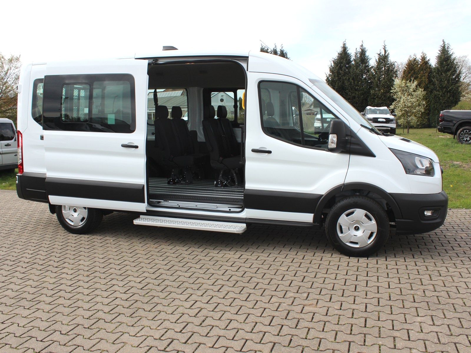 Fahrzeugabbildung Ford Transit 350 L3 Trend Rollstuhlumbau