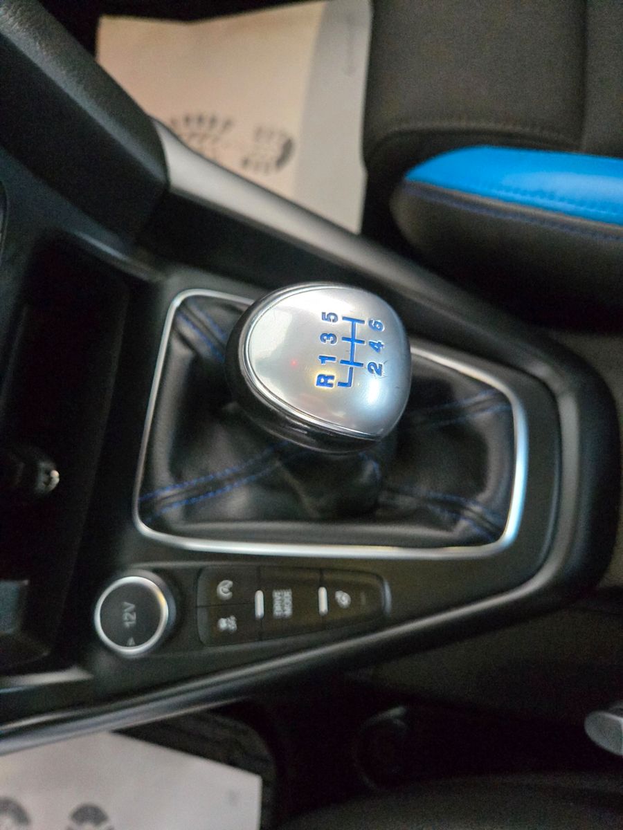 Fahrzeugabbildung Ford Focus Lim. RS*Recaro Sitze