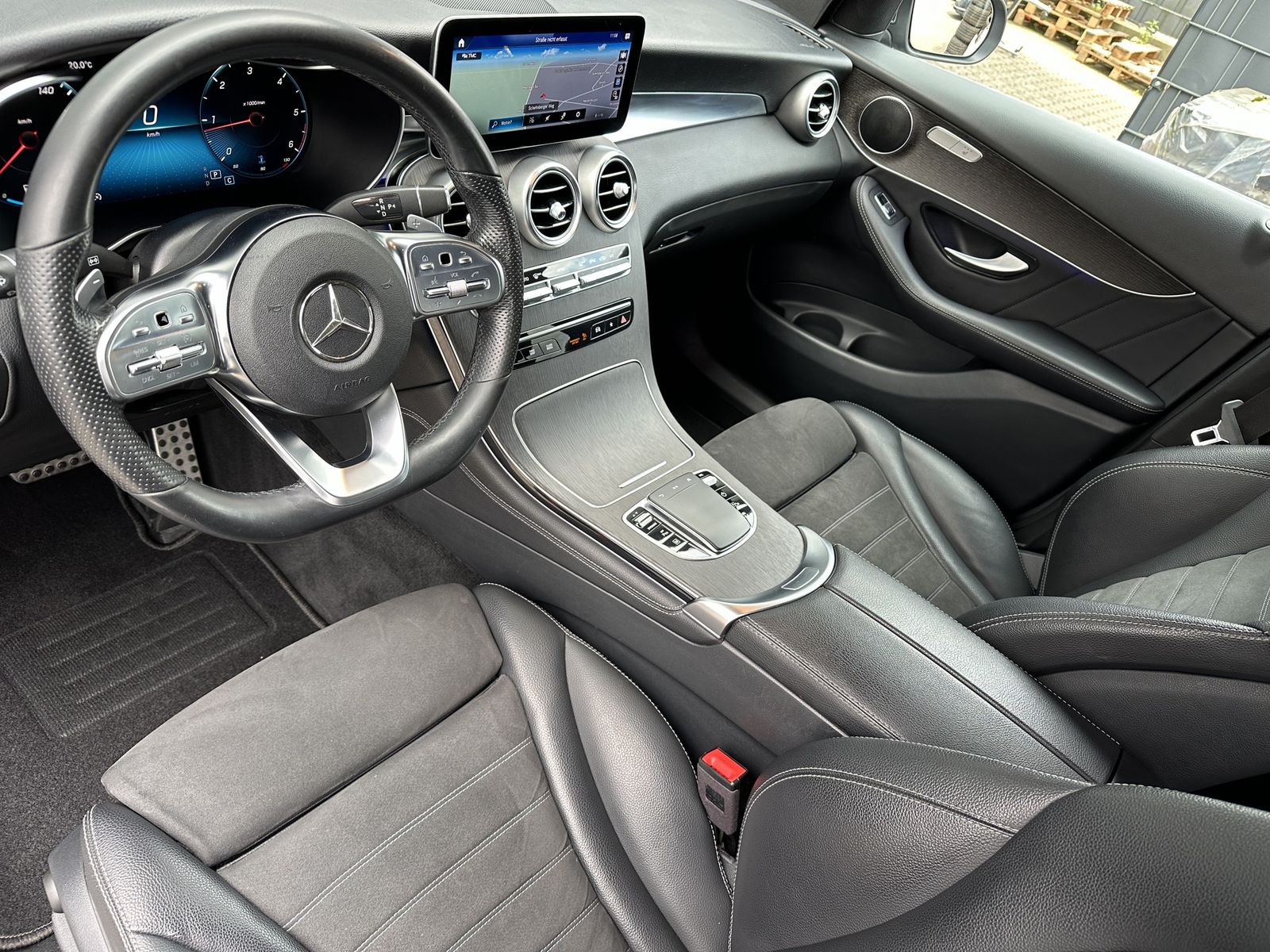 Fahrzeugabbildung Mercedes-Benz GLC 220d 4M 9G AMG-Line NAV+LED+SHZ+KAM+DIGDISPL