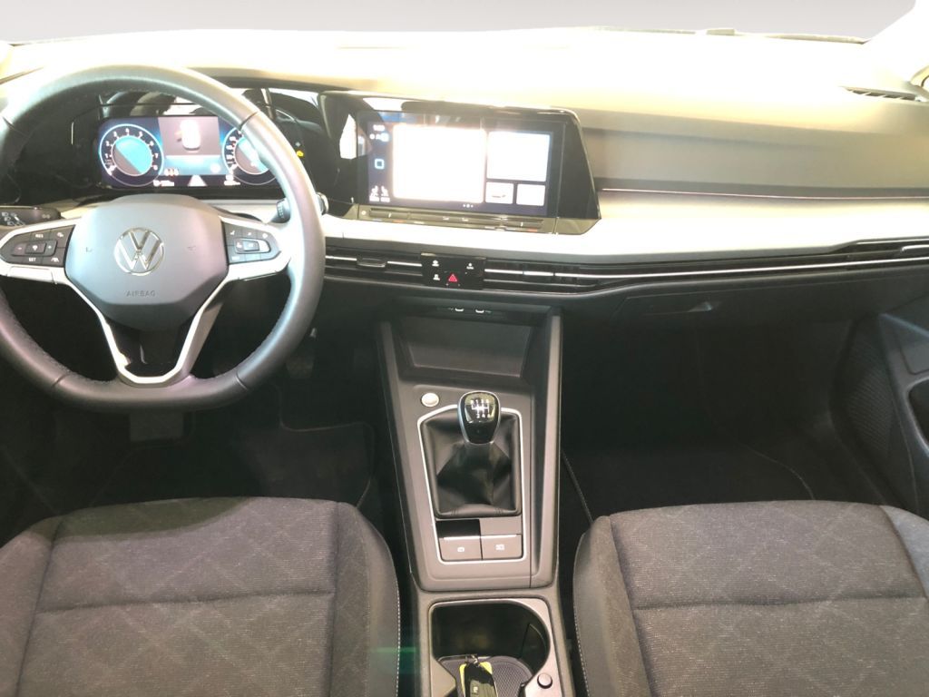 Fahrzeugabbildung Volkswagen Golf 1.0 TSI Life AHZV Paket Business Winter