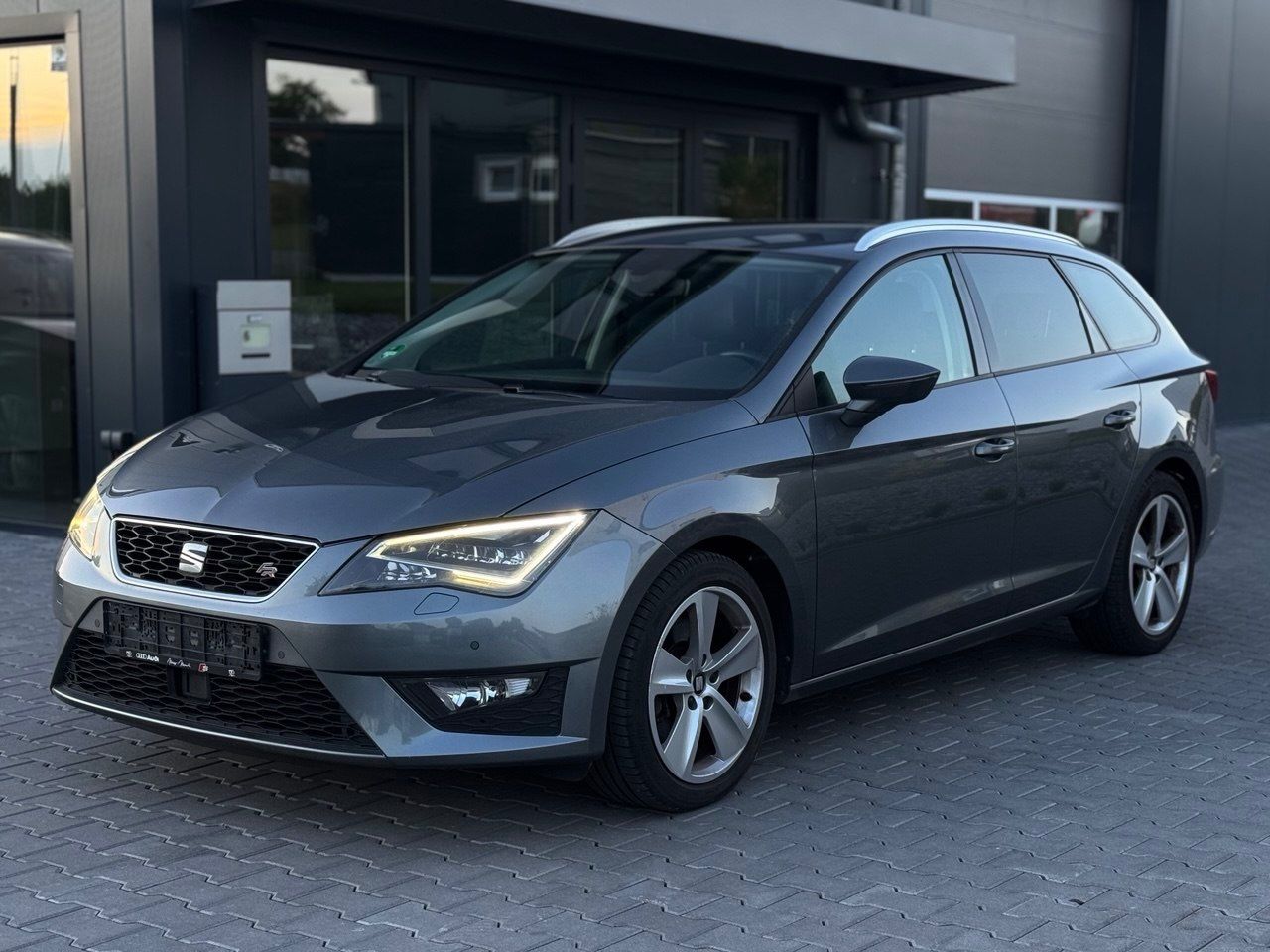 SEAT Leon FR 2.0 TDI LED/SHZ/ALKANT/PDC/SPORT_CUPRA