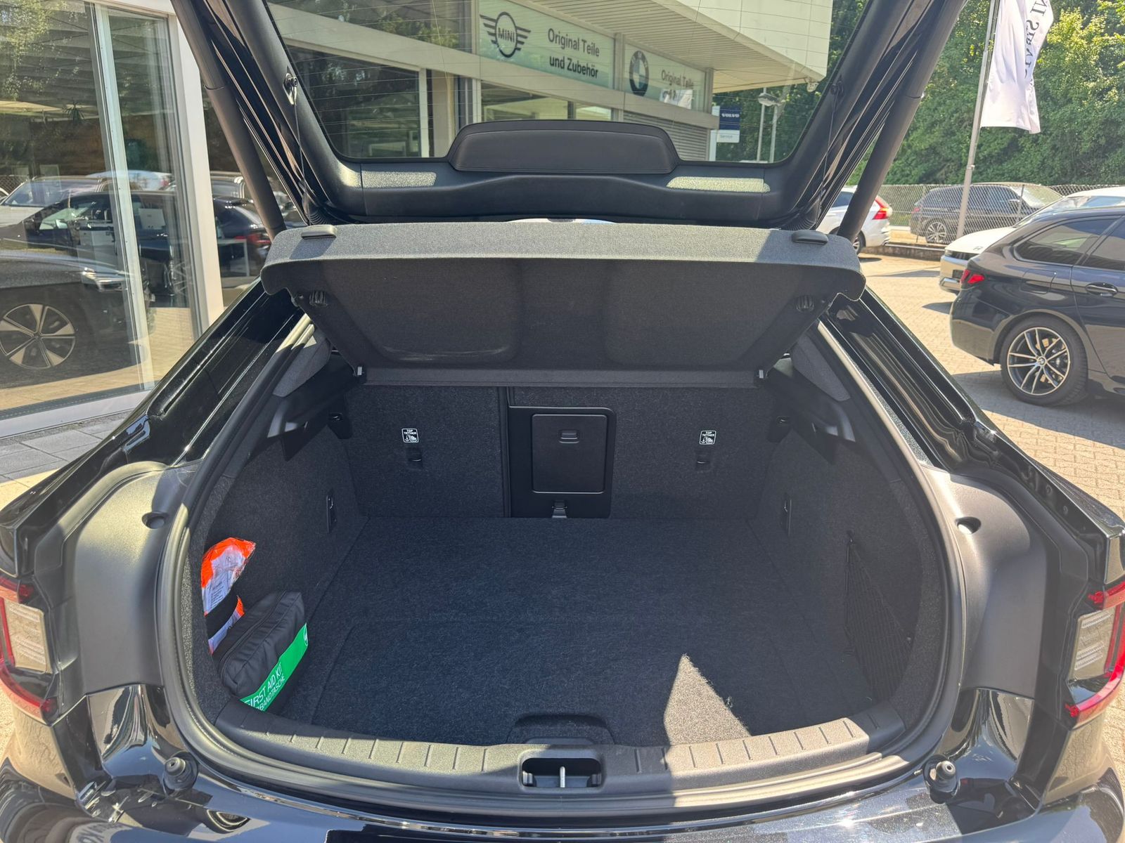 Fahrzeugabbildung Polestar 2 Long Range SM PANO+LED+SHZ+H&K+ACC+360°+WP+19"