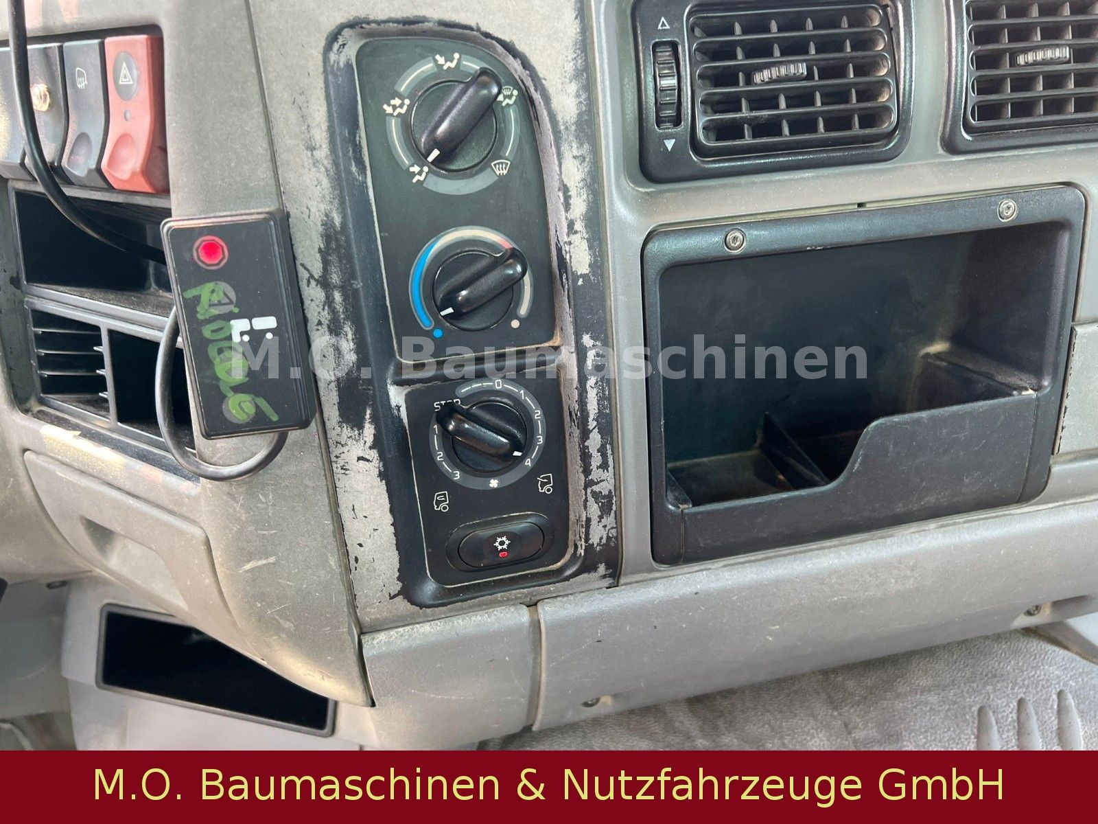 Fahrzeugabbildung Renault Kerax 370 dci / 6x4 / Palfinger PK 15500 / Euro5