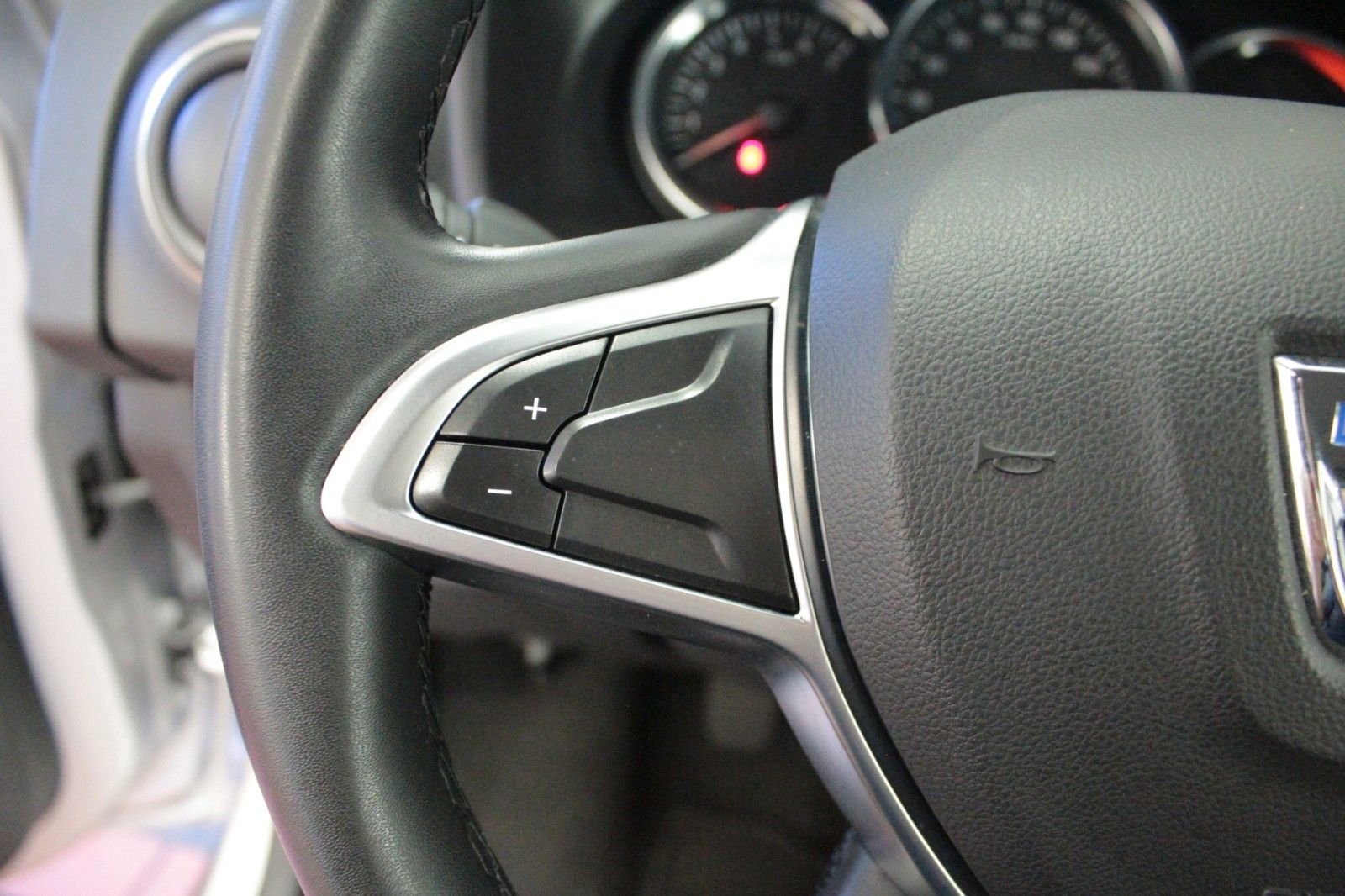 Fahrzeugabbildung Dacia Logan MCV TCe90 Stepway*Navi*Klima*