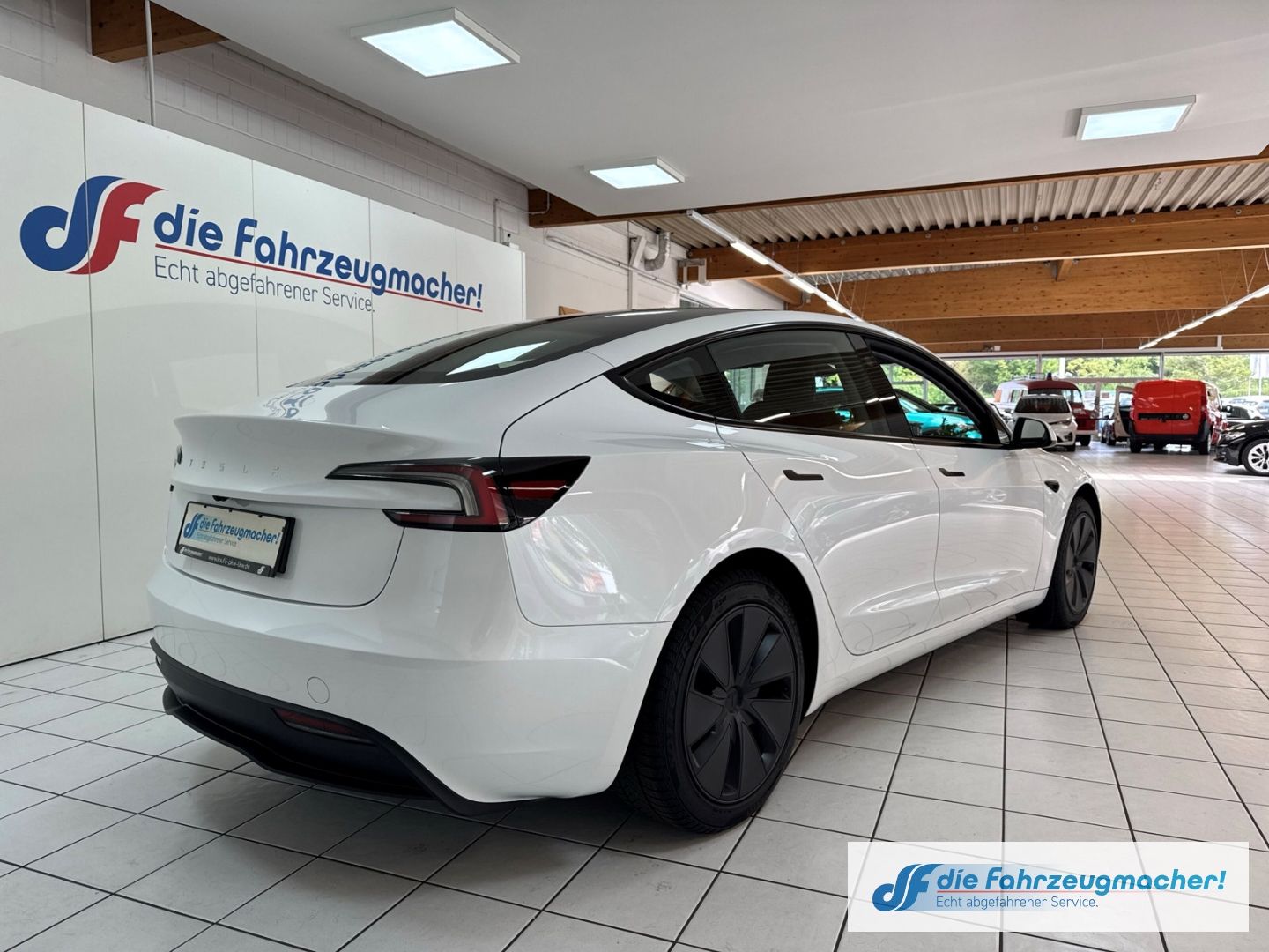 Fahrzeugabbildung Tesla Model 3 Basis RWD Leder Soundsystem ACC El. Heck