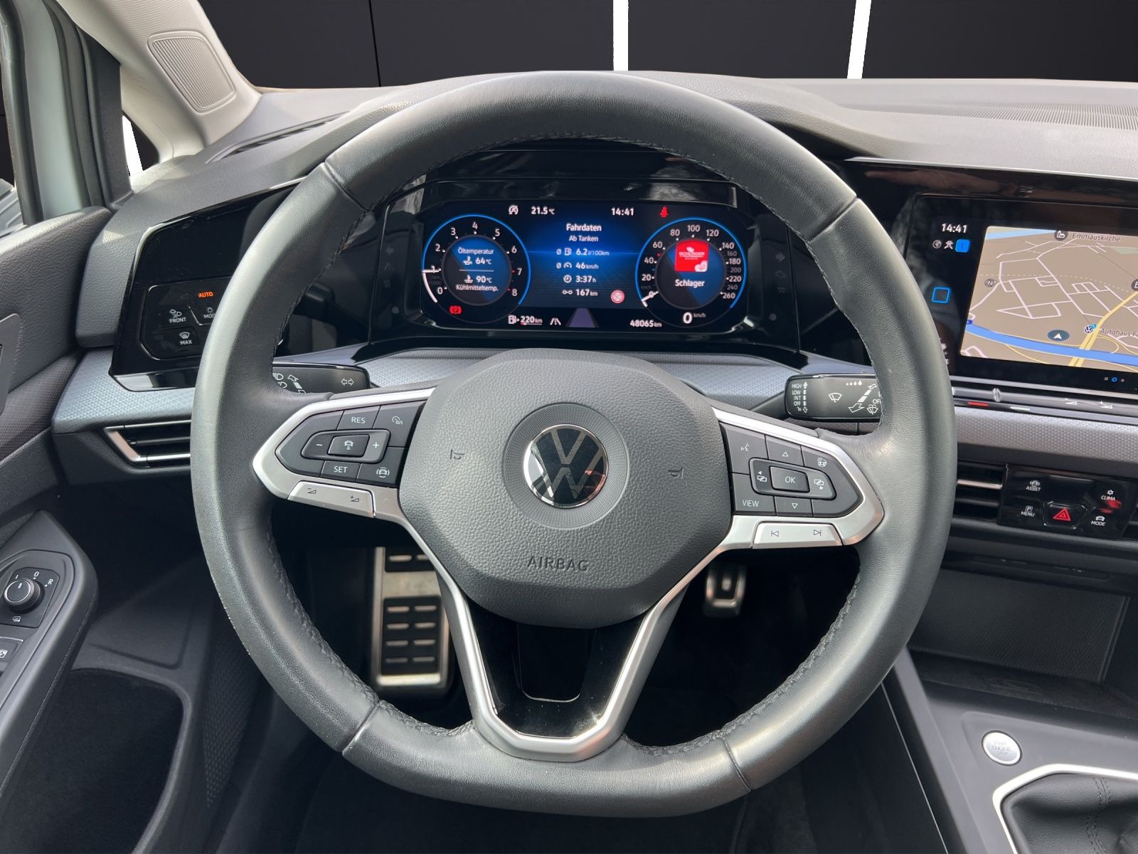 Fahrzeugabbildung Volkswagen Golf VIII TSI Active LED AHK Navi AID ACC RFK SH