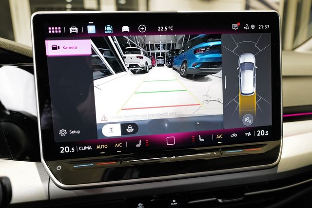 Volkswagen Golf VIII 1.5TSI Life RKam Navi Matrix HuD Totwi