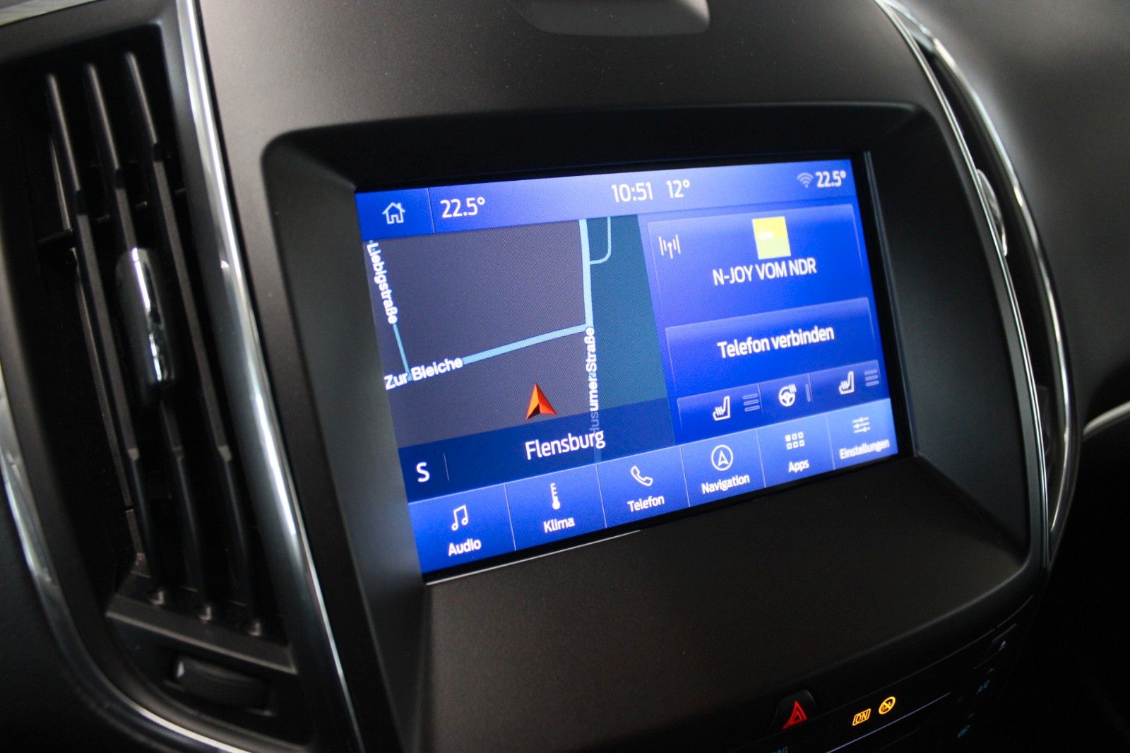 Fahrzeugabbildung Ford S-Max Titanium Automatik 7-Sitze AHK ACC CAM LED