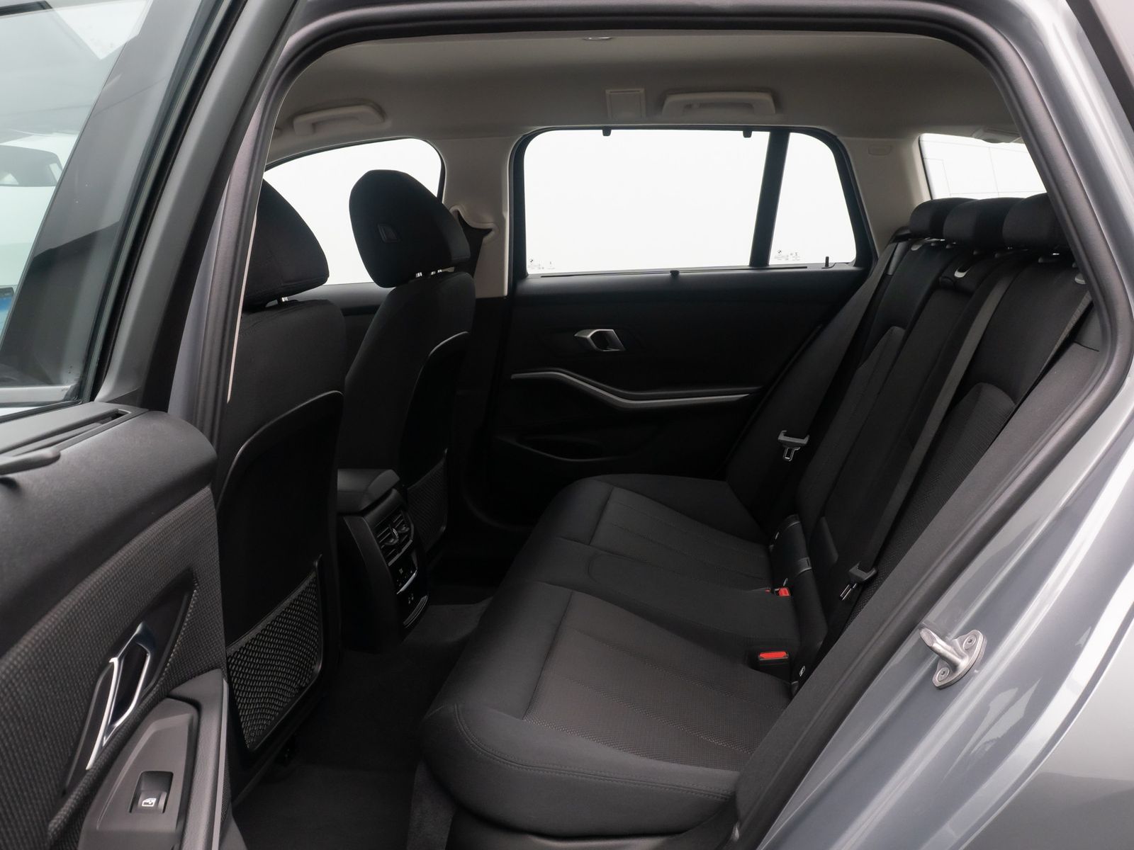 Fahrzeugabbildung BMW 320e AHK Widscreen PDC GeschwndigReg DAB HiFi