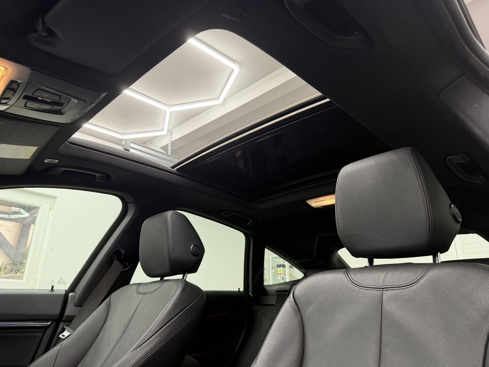 Fahrzeugabbildung BMW 320d xDrive GT M-SPORT/PANO/LEDER/HUD/AHK/AD LED