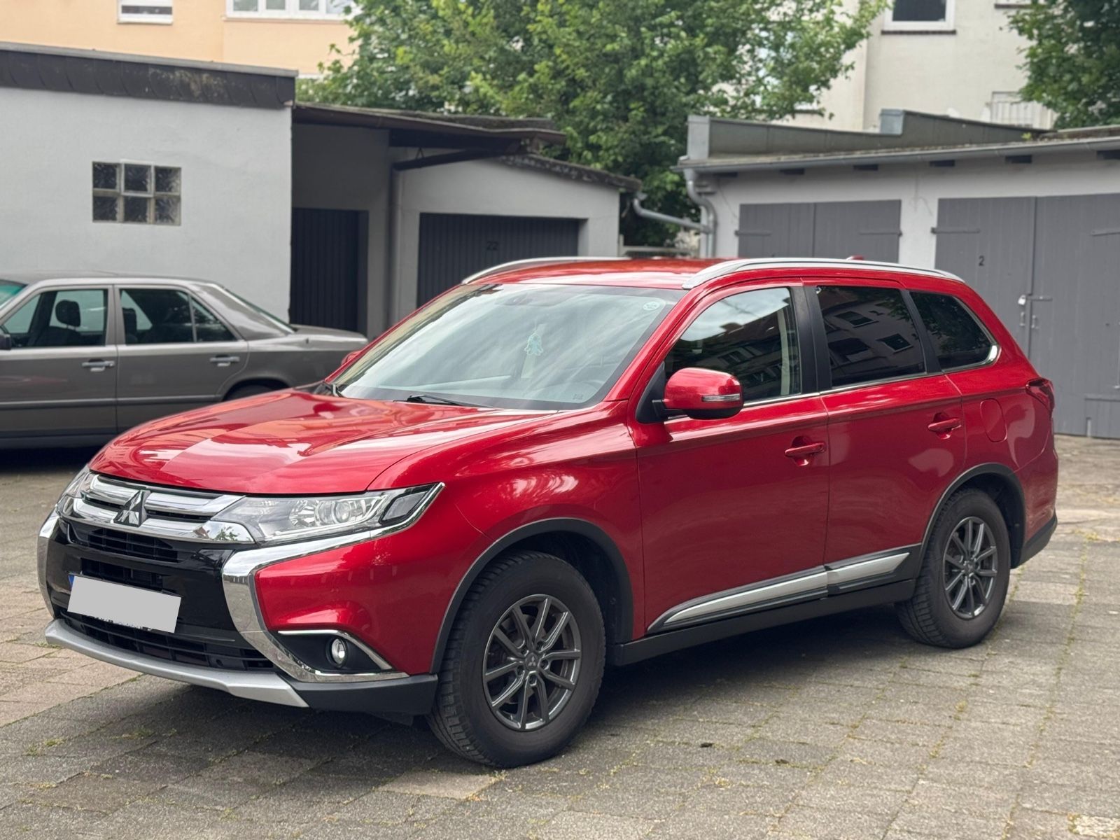 MITSUBISHI Outlander