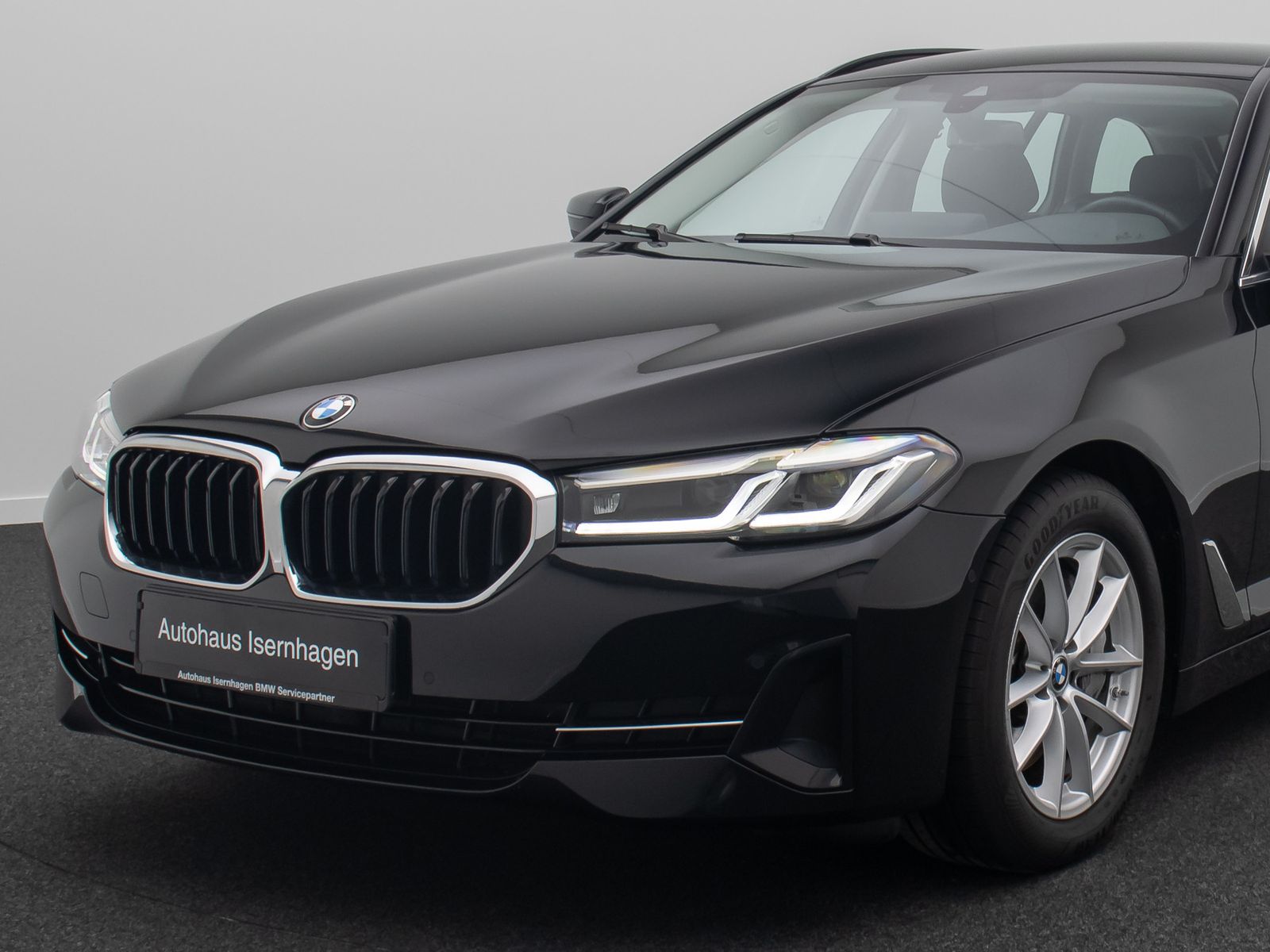 Fahrzeugabbildung BMW 530d Alarm FernlichtAss DAB Kamera 4xKlima WLAN